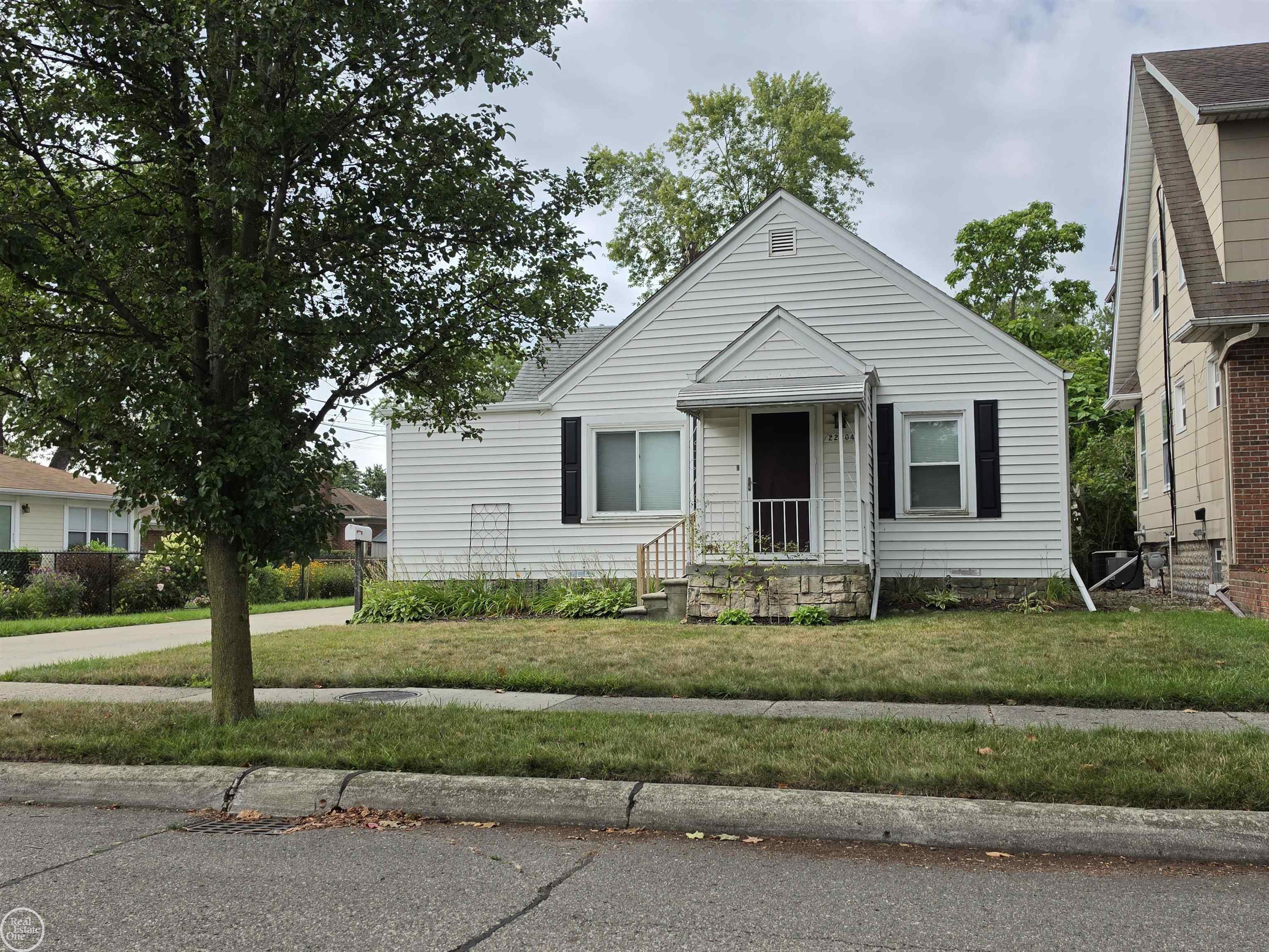 2nd image of 22804 Barton St, Saint Clair Shores, MI 48081 | MLS# 50219050