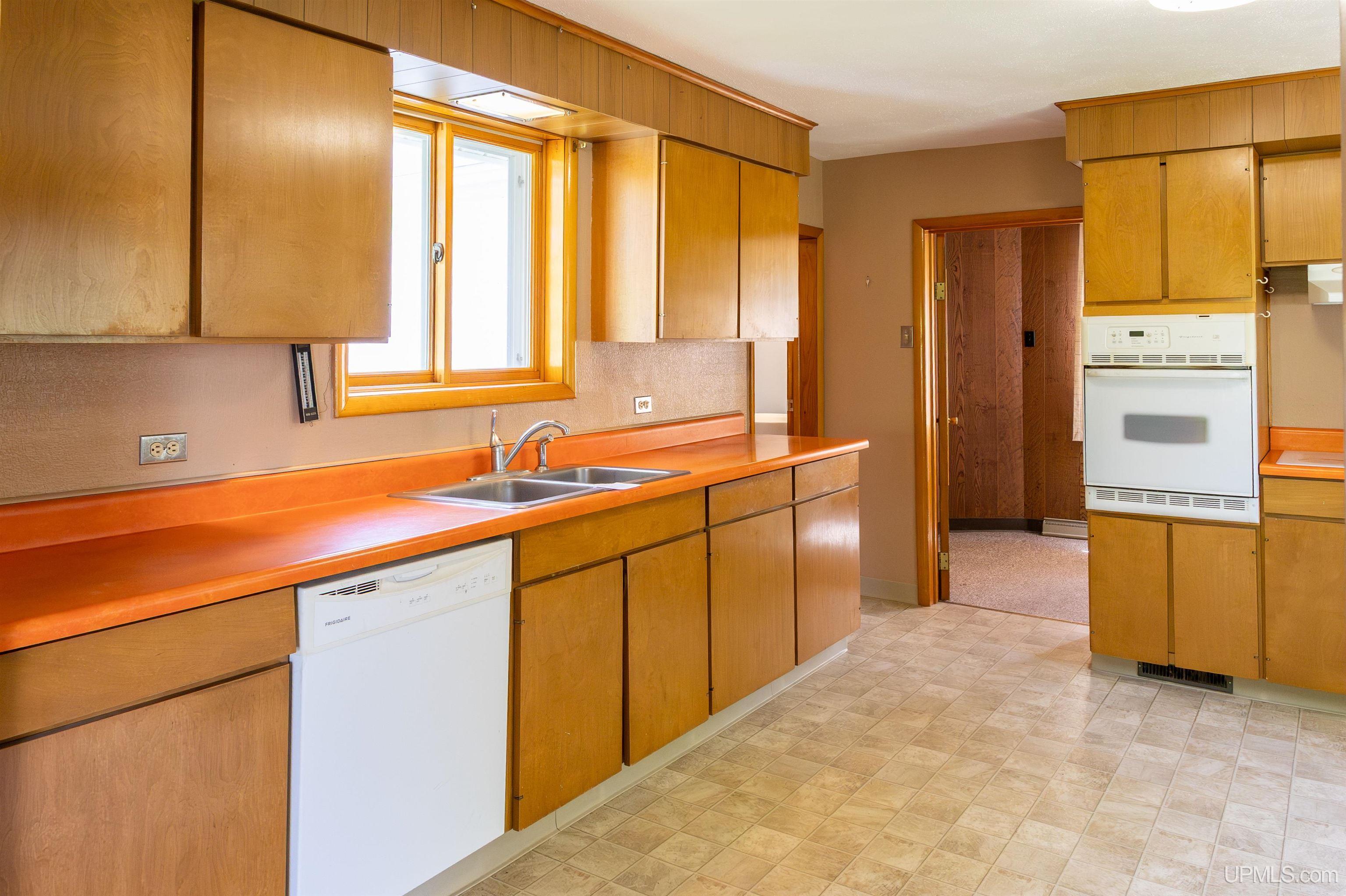 5th image of 56902 Hecla St, Calumet, MI 49913 | MLS# 50219056