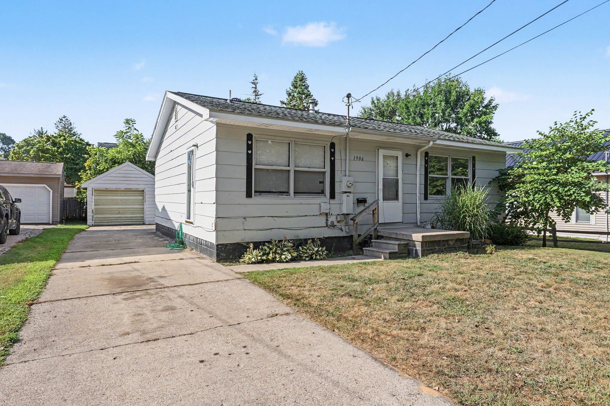 3rd image of 1906 James St, Essexville, MI 48732 | MLS# 50219074