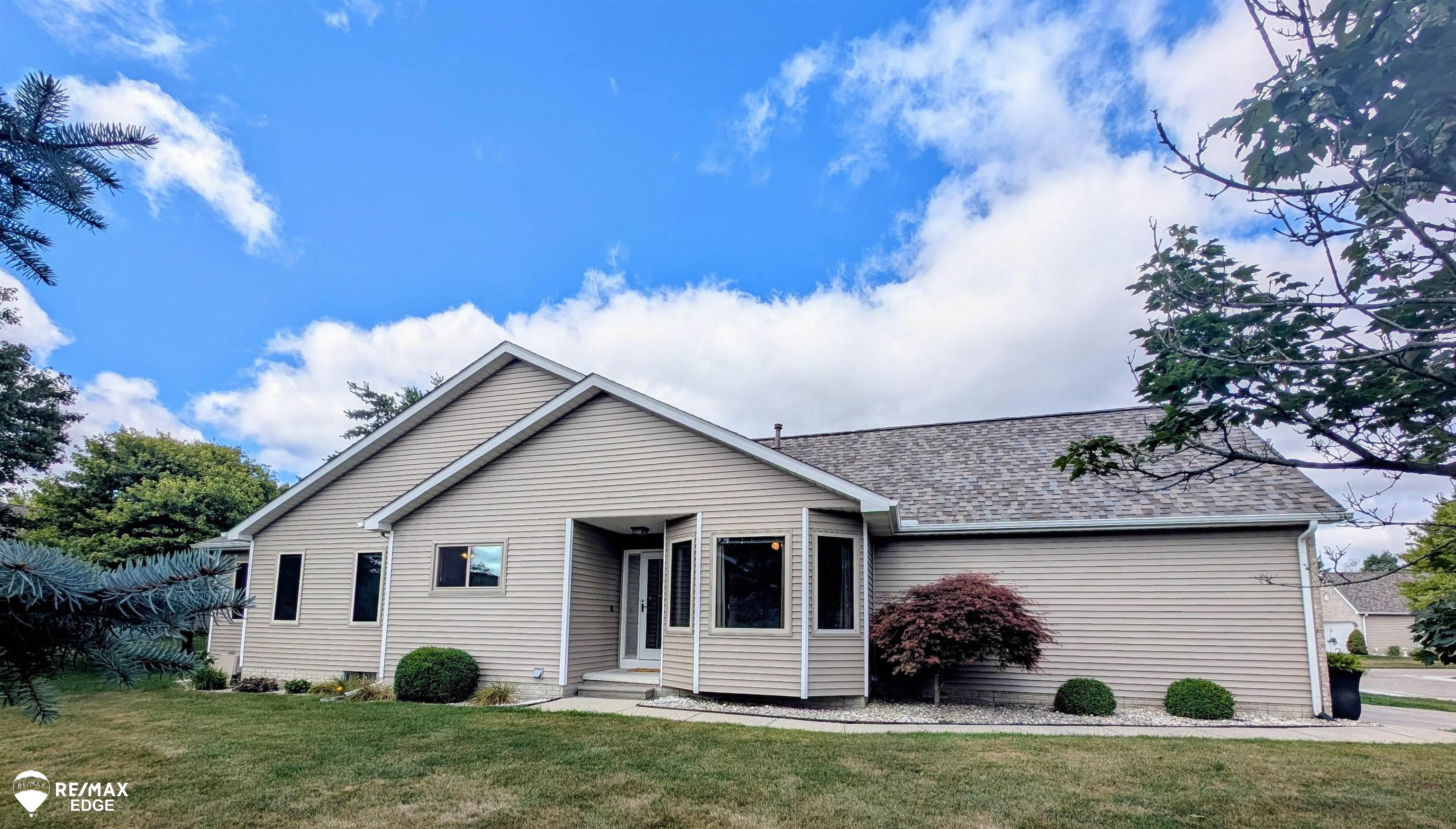 Listing Photo 2 - Condo for sale in building located at 9292 Monica Dr, Davison, MI 48423