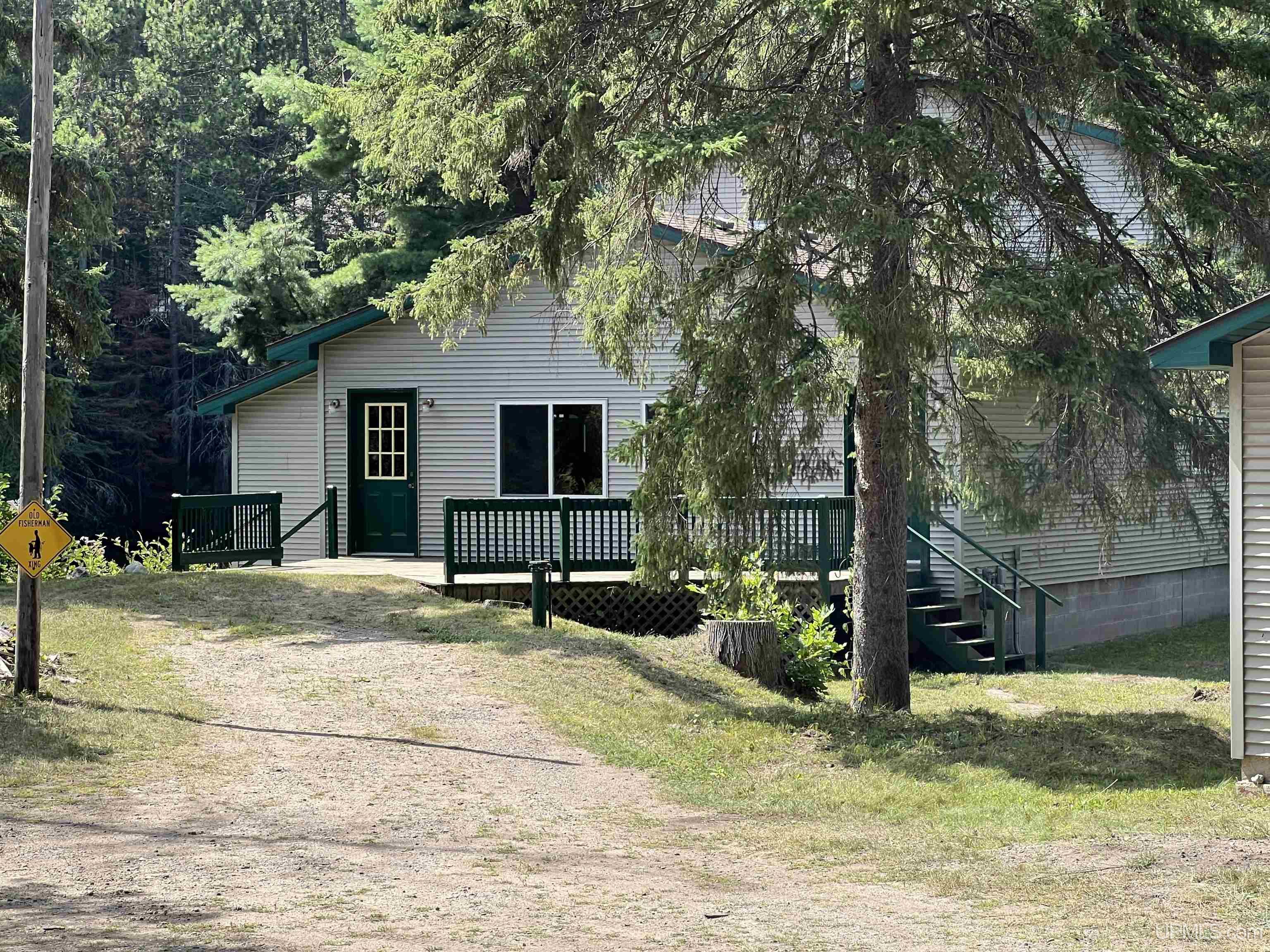 3rd image of 208 Riverside Rd, Marquette, MI 49855 | MLS# 50219113