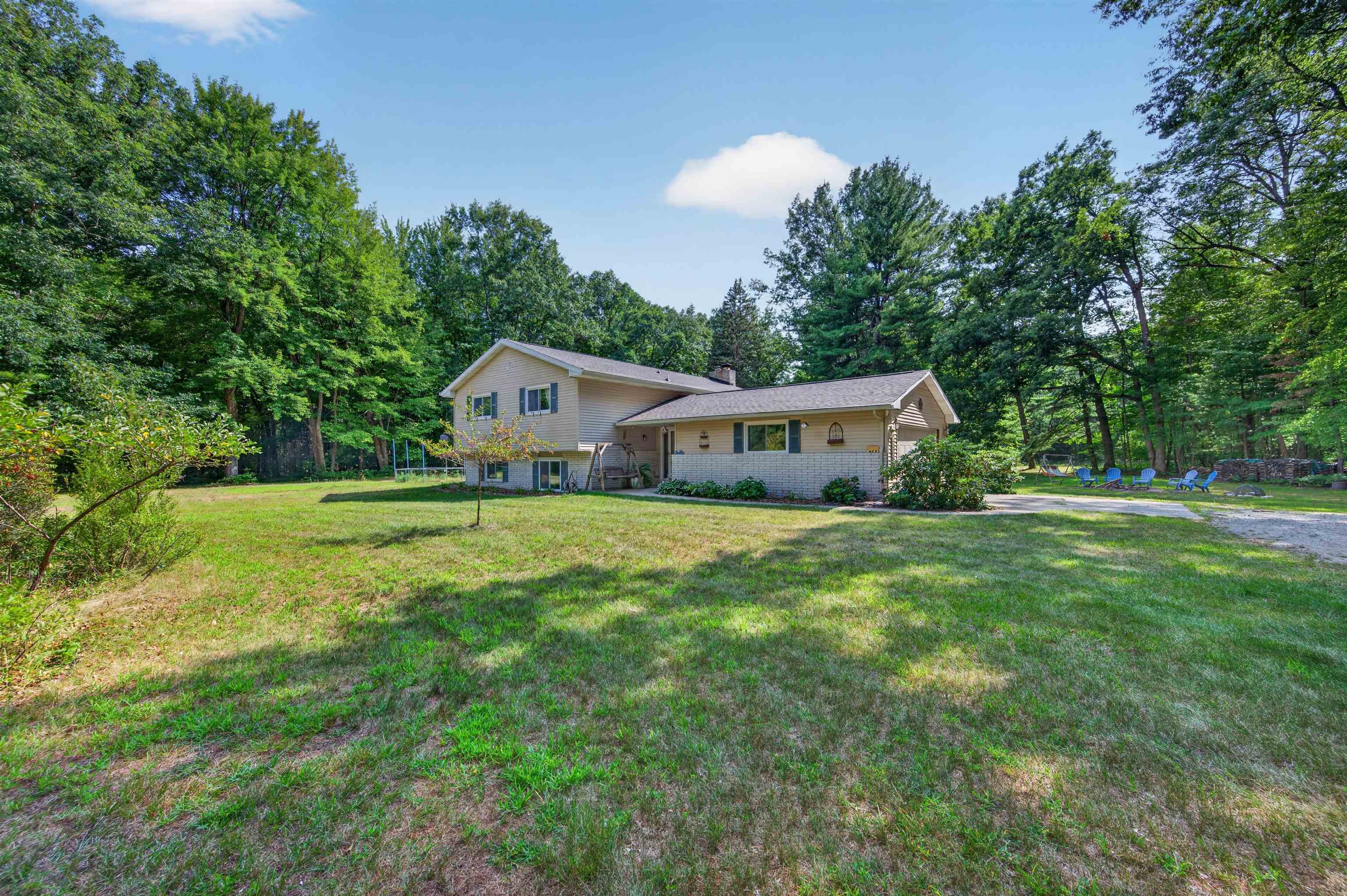 Photo 1 of Single family home for sale at 615 W Cole Rd, Sanford, MI 48657 | MLS# 50219123 | Listing updated on 2026-09-25