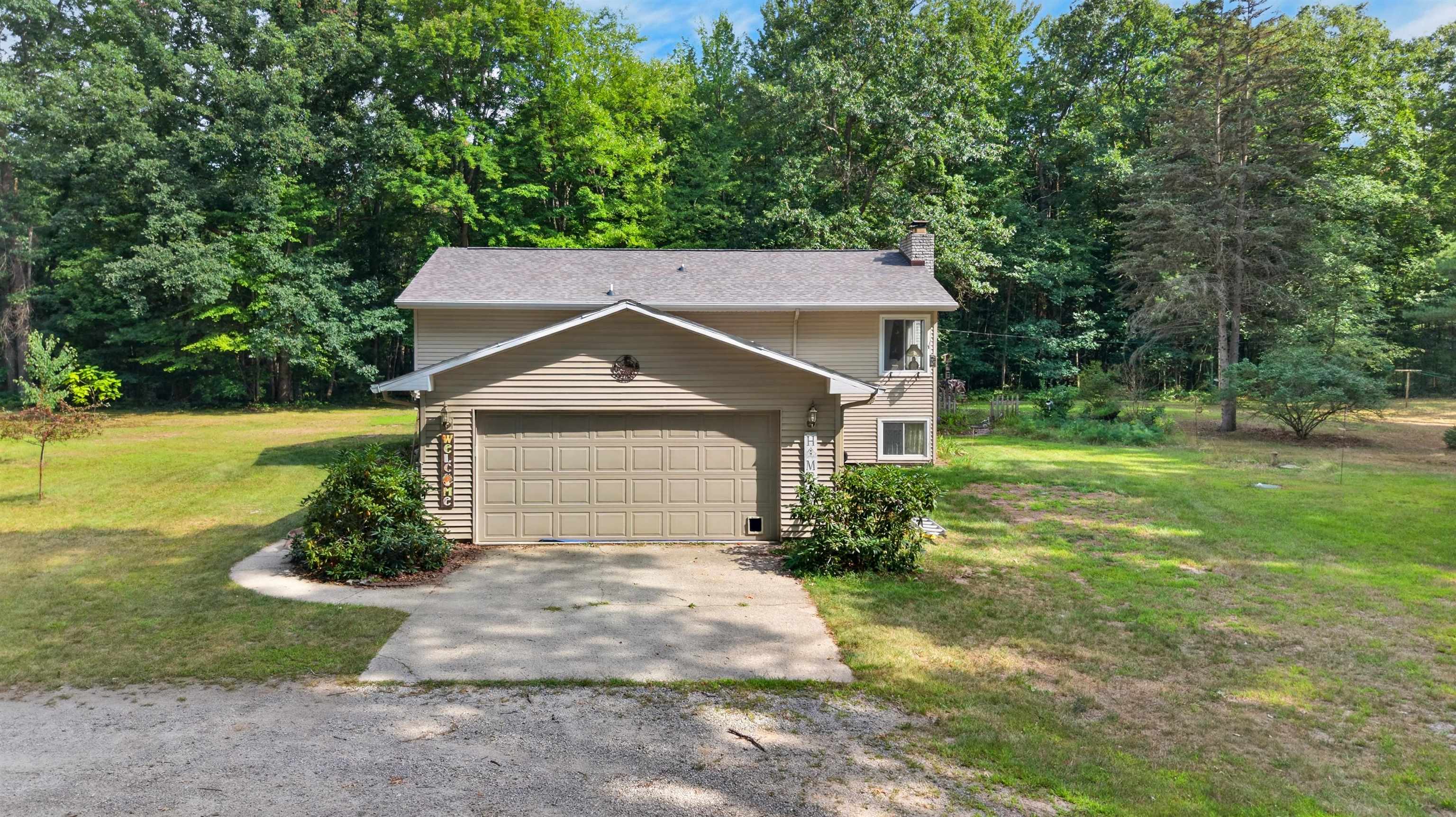 Photo 3 of Single family home for sale at 615 W Cole Rd, Sanford, MI 48657 | MLS# 50219123 | Listing updated on 2026-09-25