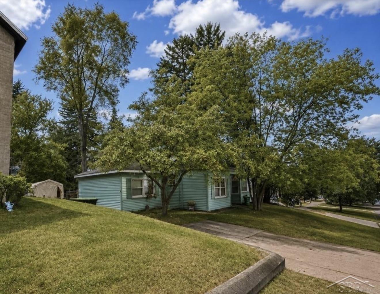 Photo 2 of Single family home for sale at 309 E Ludington St, Iron Mountain, MI 49801 | MLS# 61050219138 | Listing updated on 2026-10-07