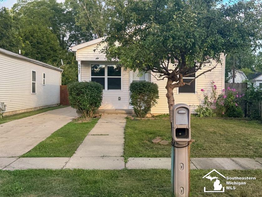 2nd image of 527 Railroad St, Monroe, MI 48161 | MLS# 57050219151
