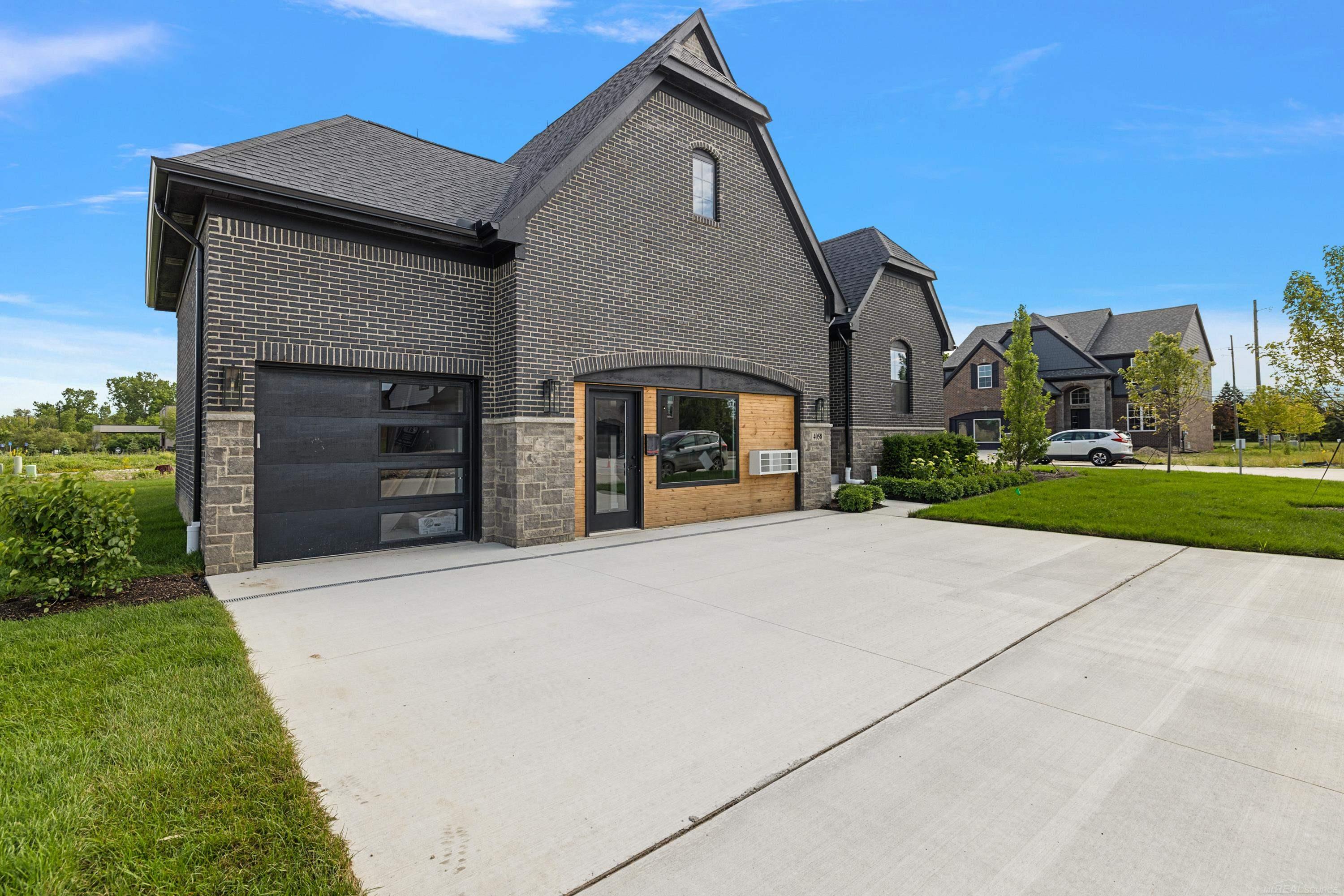 3rd image of 4140 Blossom Dr, Sterling Heights, MI 48314 | MLS# 50219184