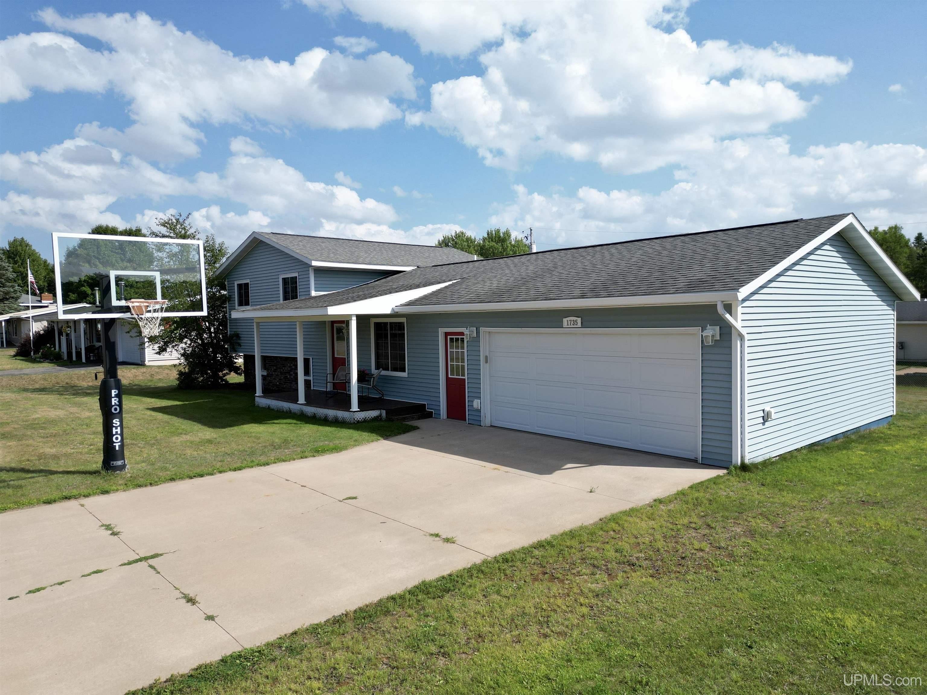 2nd image of 1735 Rosewood Ln, Ishpeming, MI 49849 | MLS# 50219186
