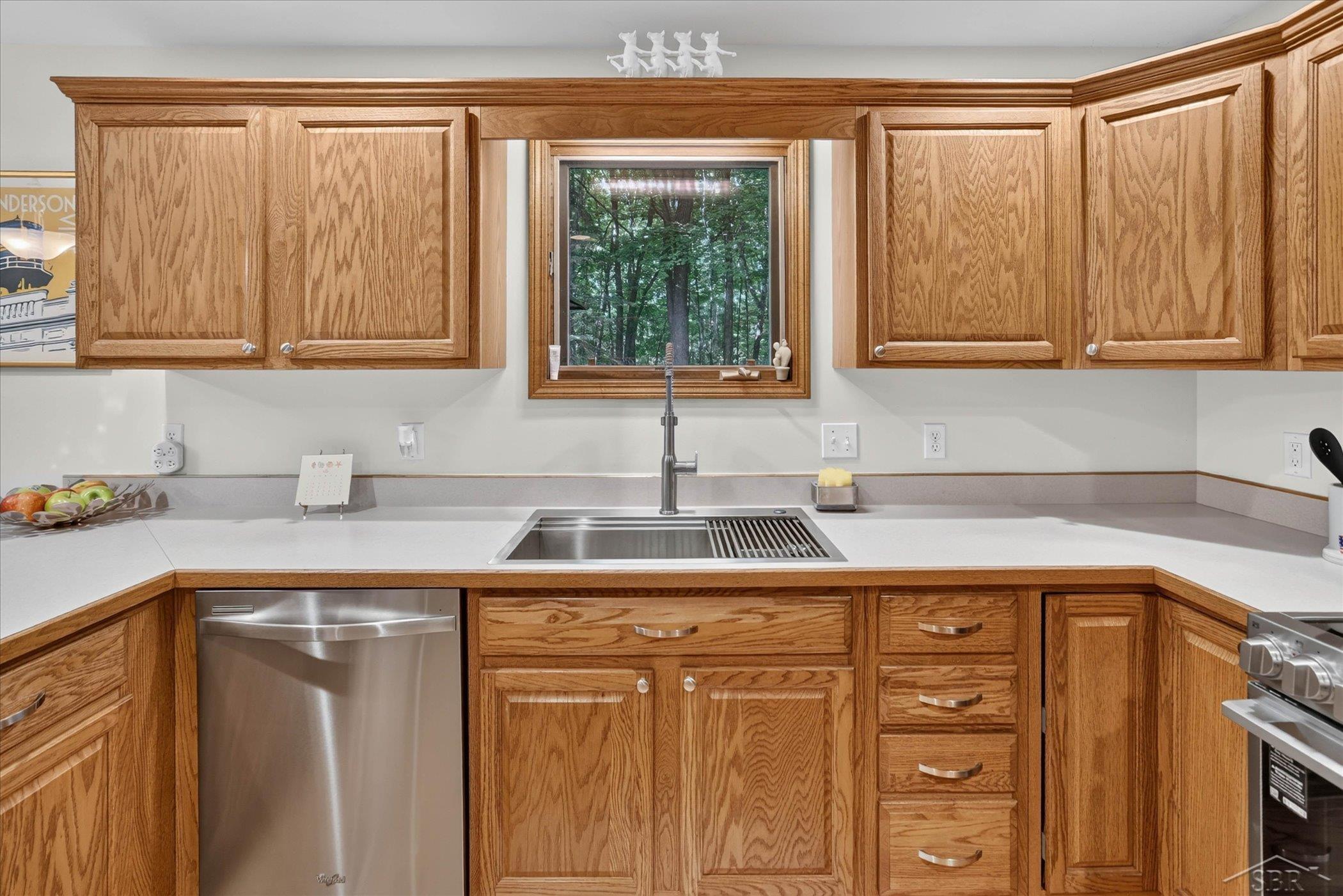 3rd image of 2617 Hearthstone Cir, Midland, MI 48642 | MLS# 50219240