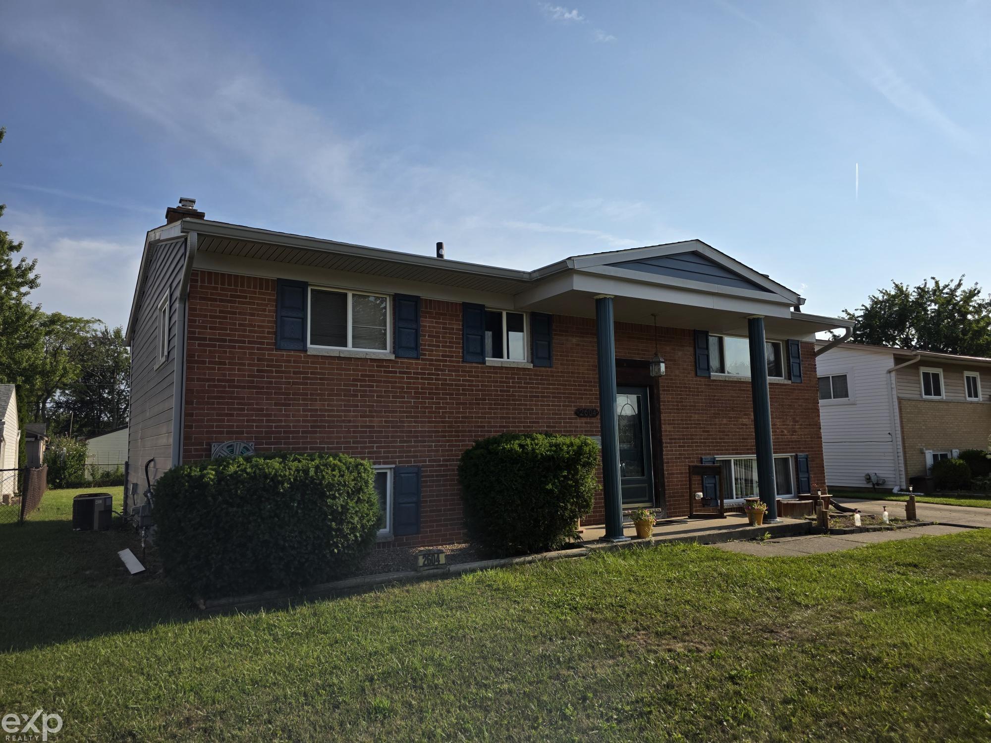 2nd image of 2604 Serra Dr, Sterling Heights, MI 48310 | MLS# 50219271