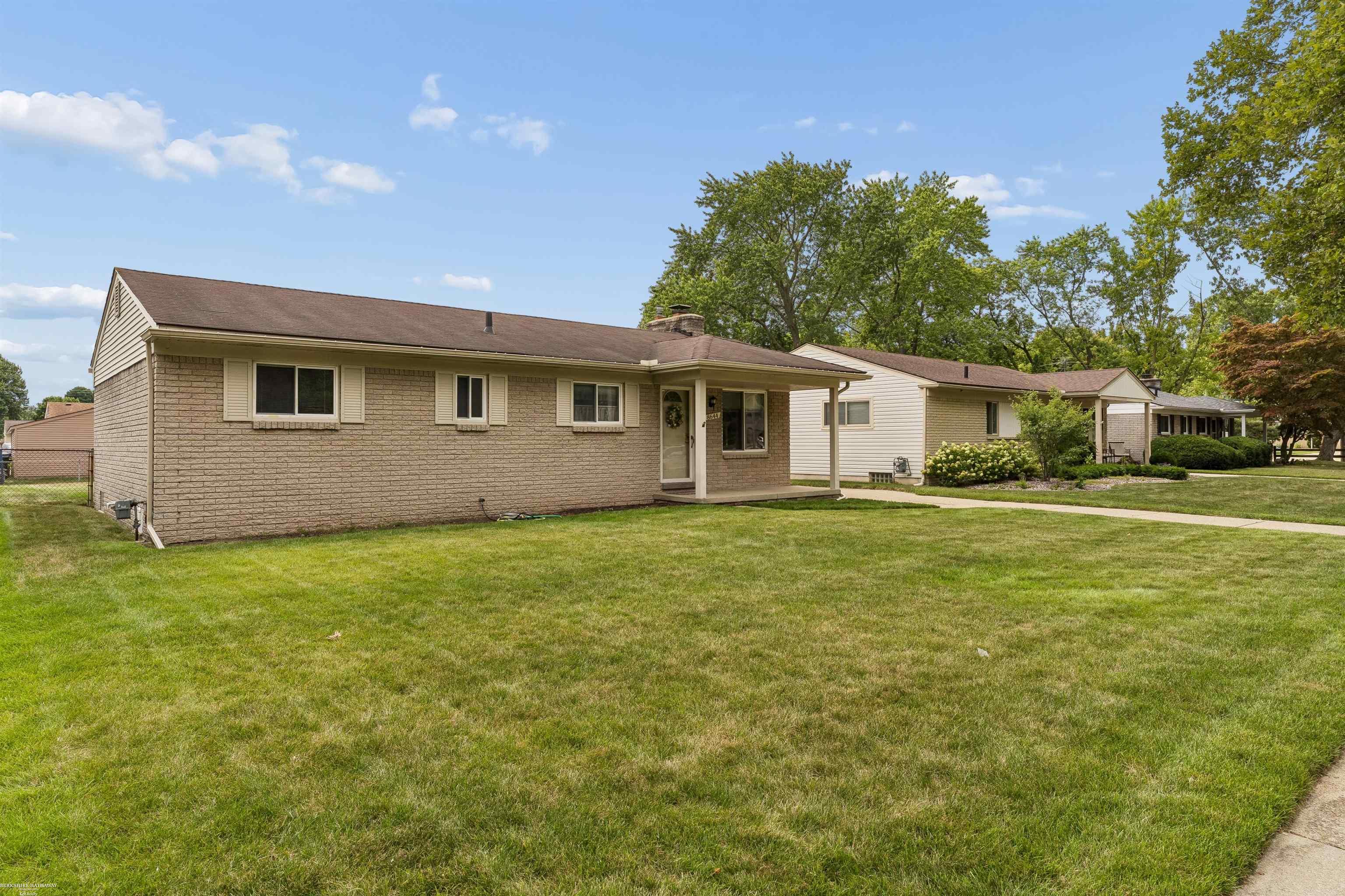 2nd image of 8644 Essen Dr Dr, Sterling Heights, MI 48314 | MLS# 50219298