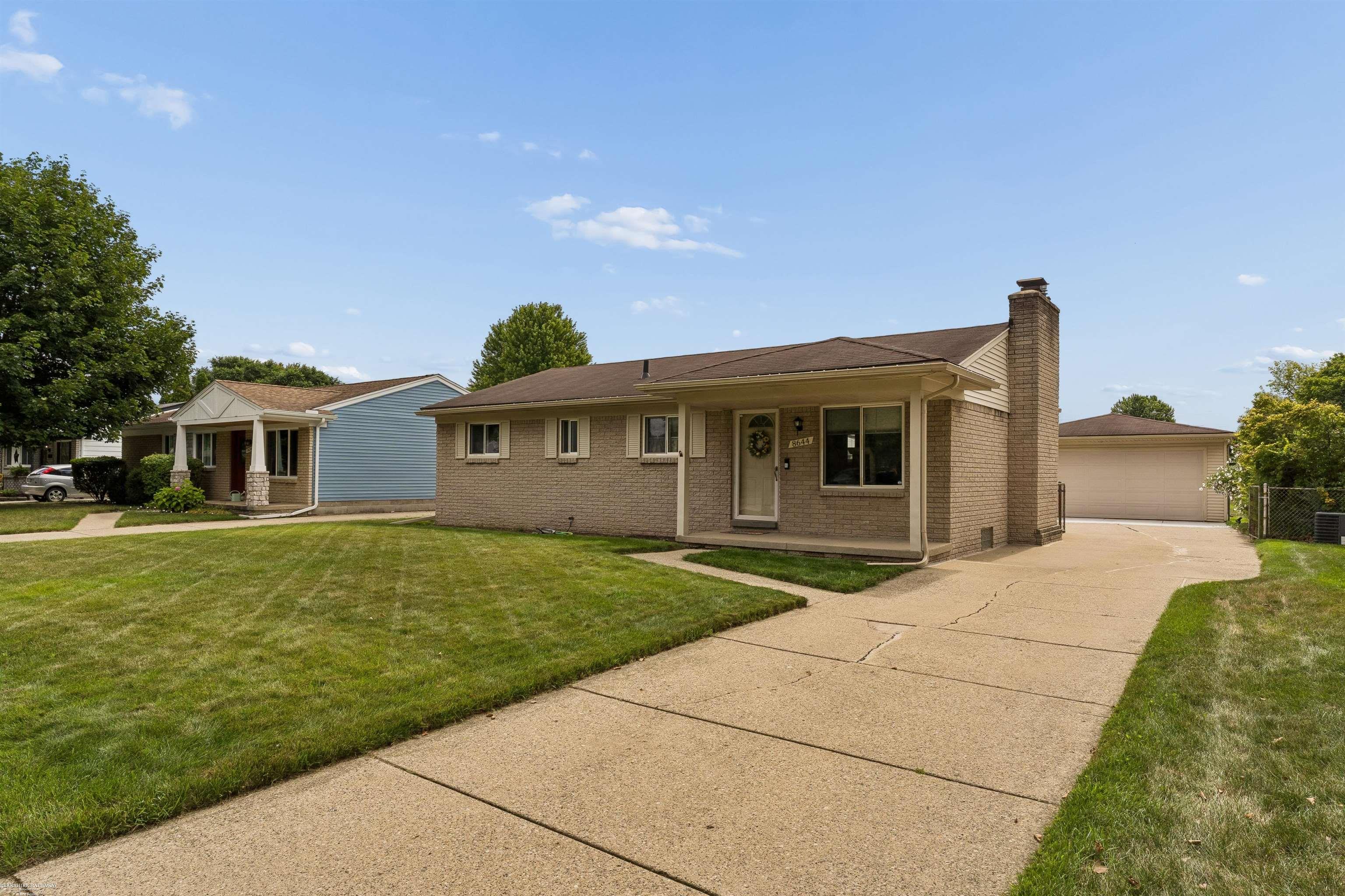 3rd image of 8644 Essen Dr Dr, Sterling Heights, MI 48314 | MLS# 58050219298