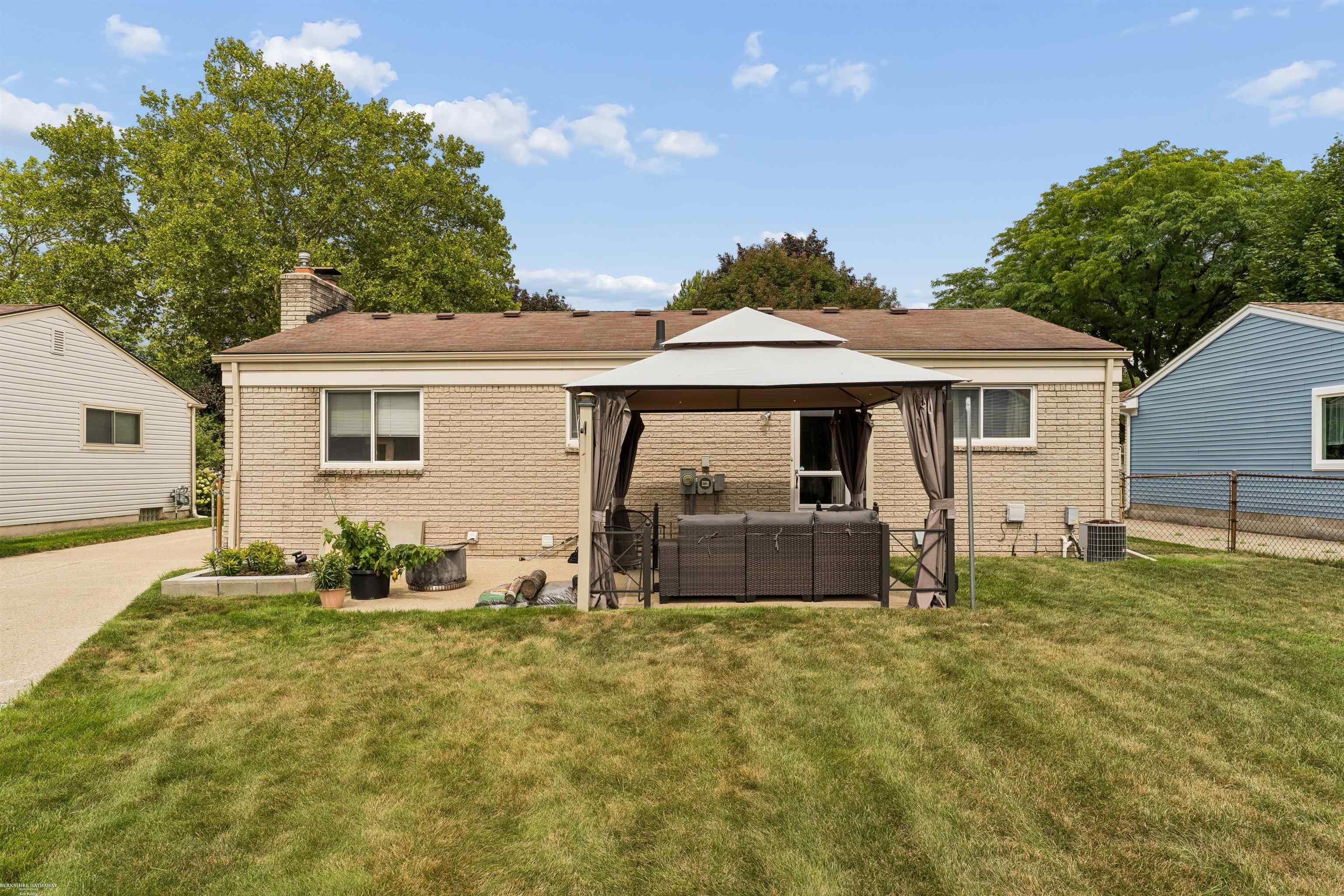 4th image of 8644 Essen Dr Dr, Sterling Heights, MI 48314 | MLS# 58050219298