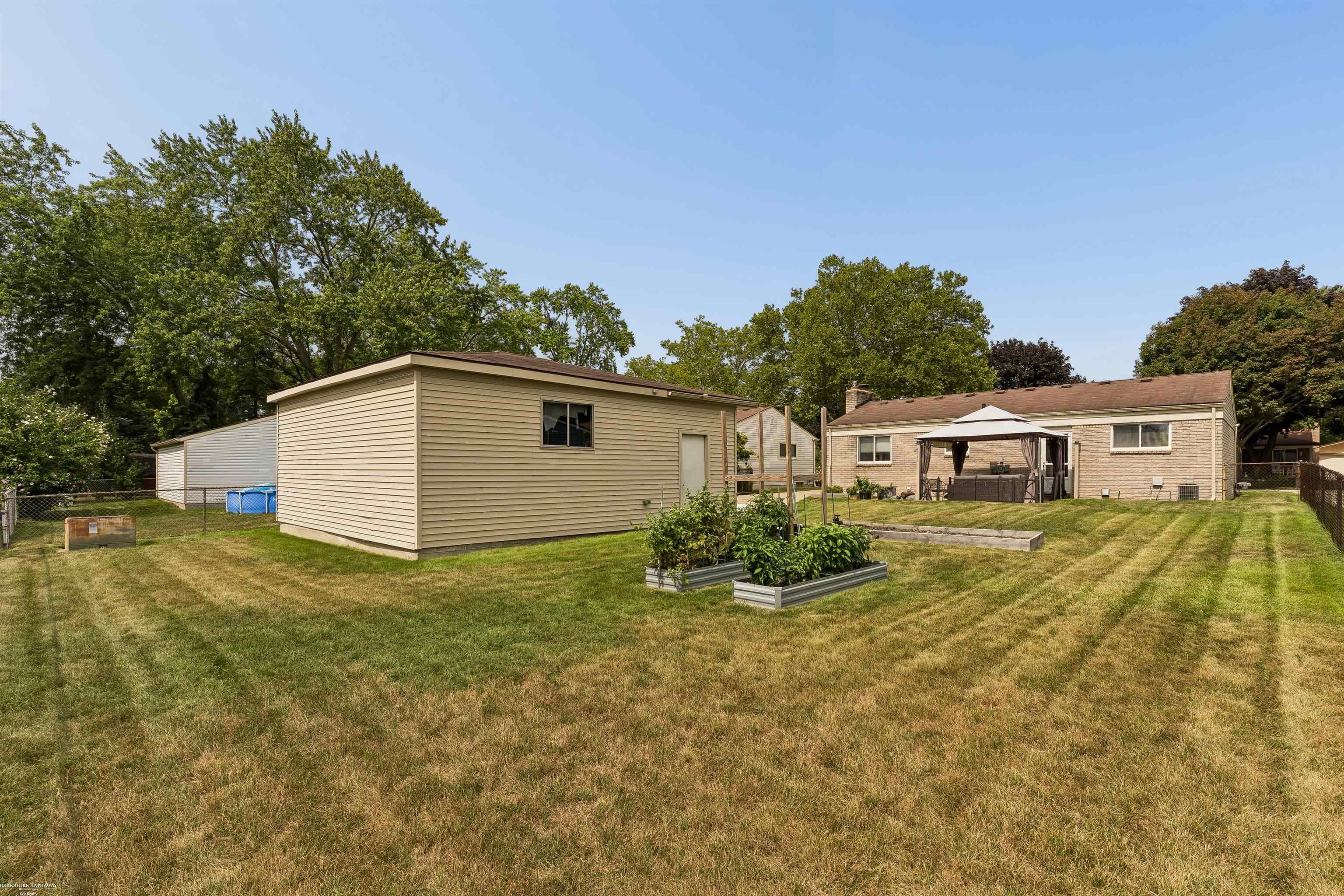 5th image of 8644 Essen Dr Dr, Sterling Heights, MI 48314 | MLS# 58050219298