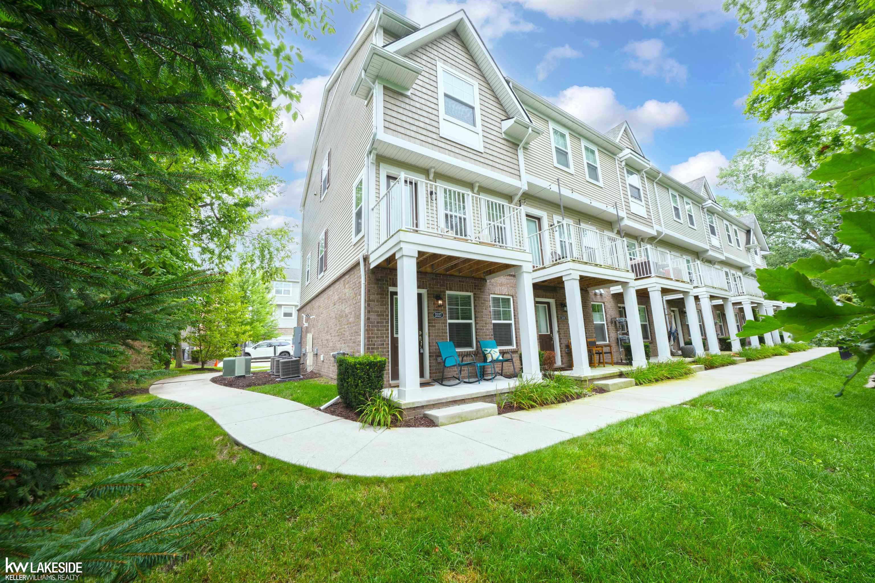 3327 Parkways BLVD