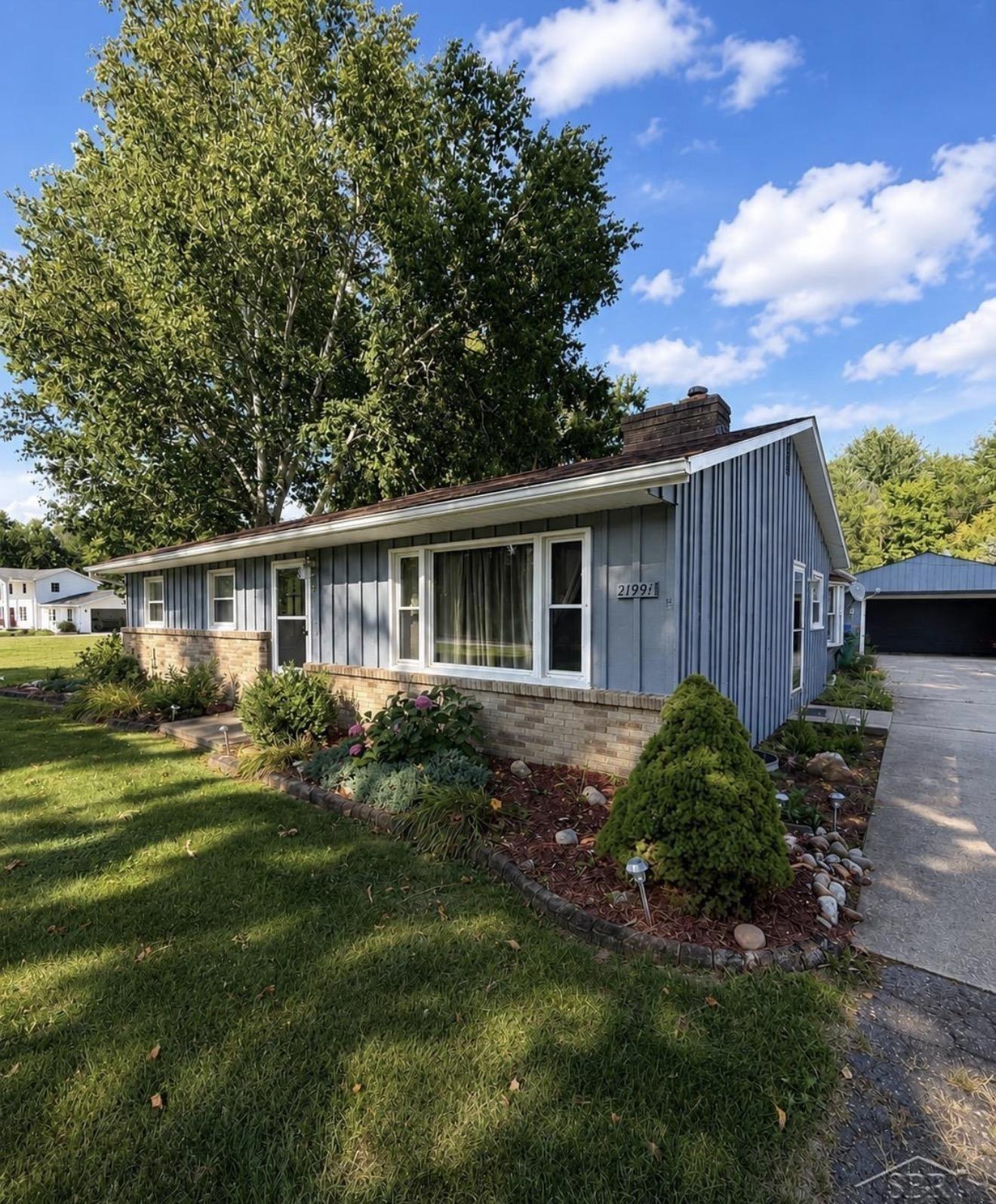 Photo 1 of Single family home for sale at 21991 Huron River Dr, New Boston, MI 48164 | MLS# 50219308 | Listing updated on 2026-09-22