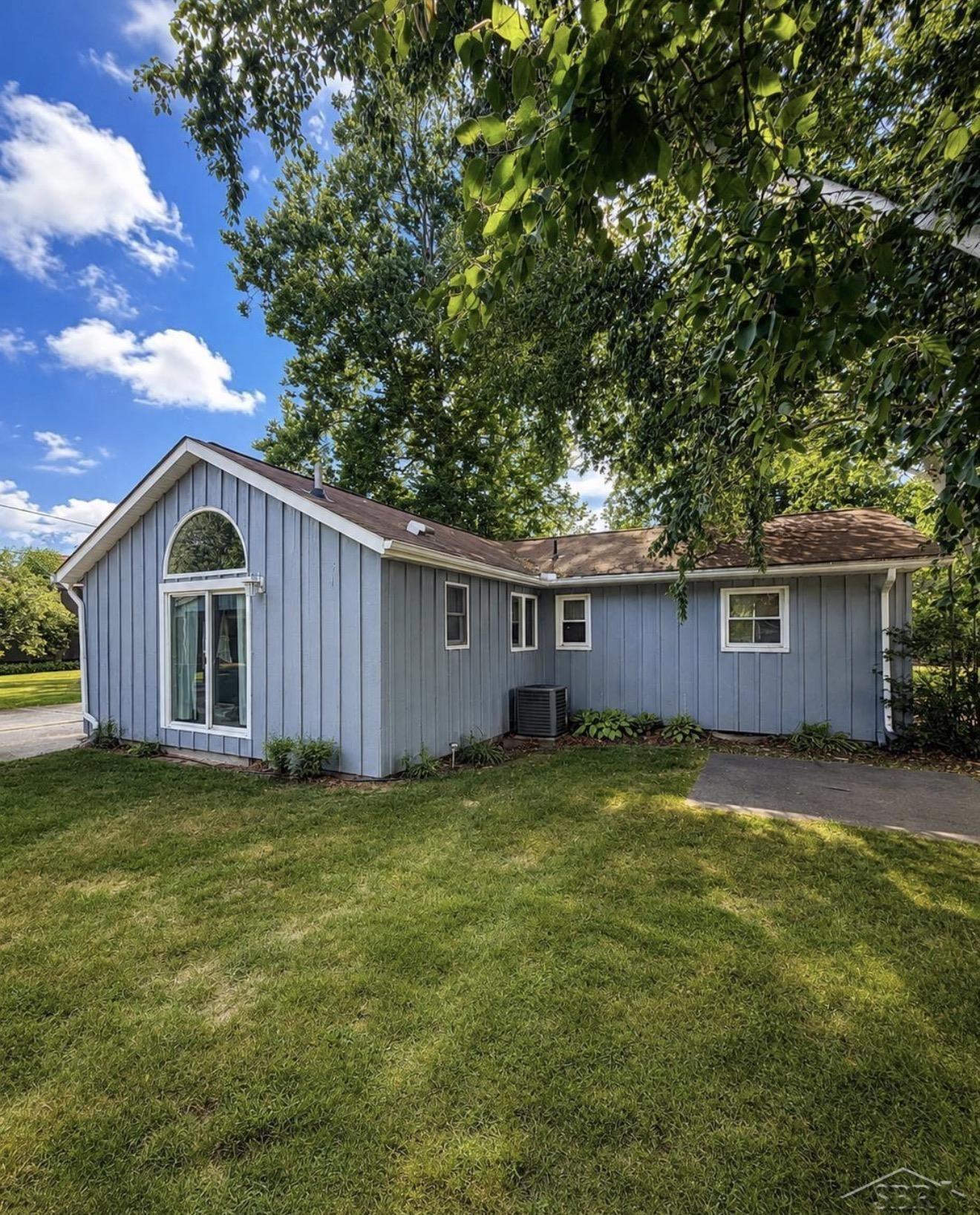 Photo 3 of Single family home for sale at 21991 Huron River Dr, New Boston, MI 48164 | MLS# 50219308 | Listing updated on 2026-09-22