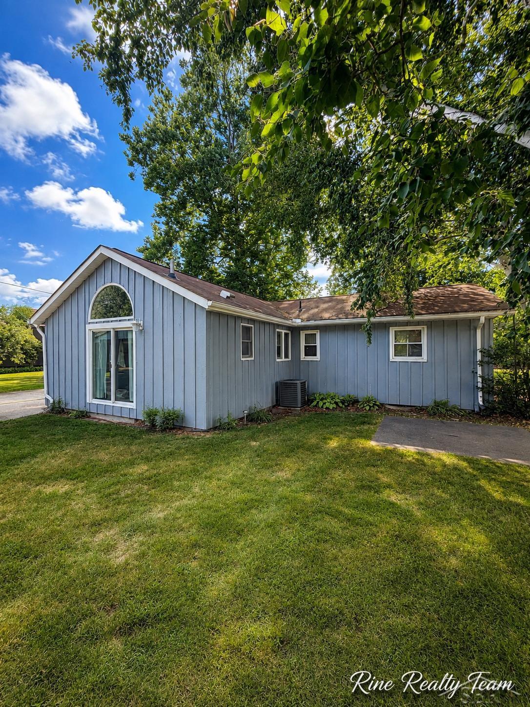 Photo 3 of Single family home for sale at 21991 Huron River Dr, Huron Charter Township Wayne, MI 48164 | MLS# 61050219308 | Listing updated on 2026-09-16