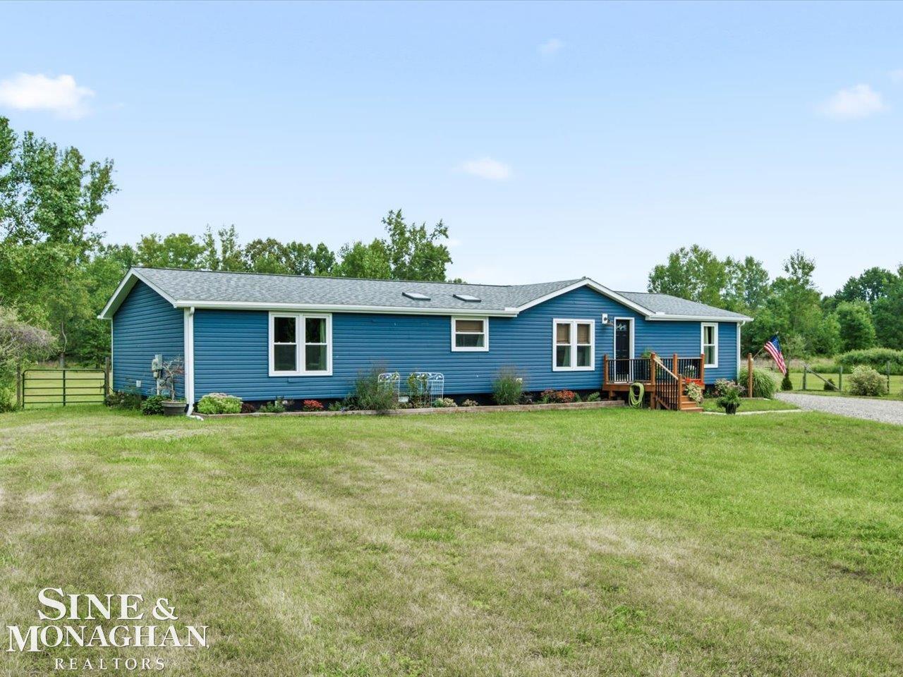 3rd image of 9558 Arnold Rd, Fair Haven, MI 48023 | MLS# 50219319