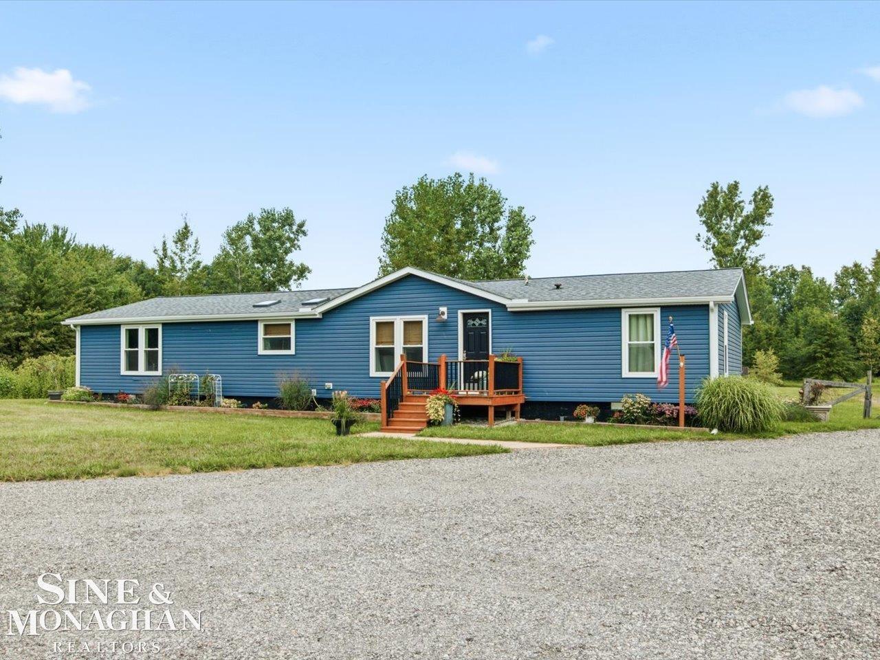 4th image of 9558 Arnold Rd, Fair Haven, MI 48023 | MLS# 50219319
