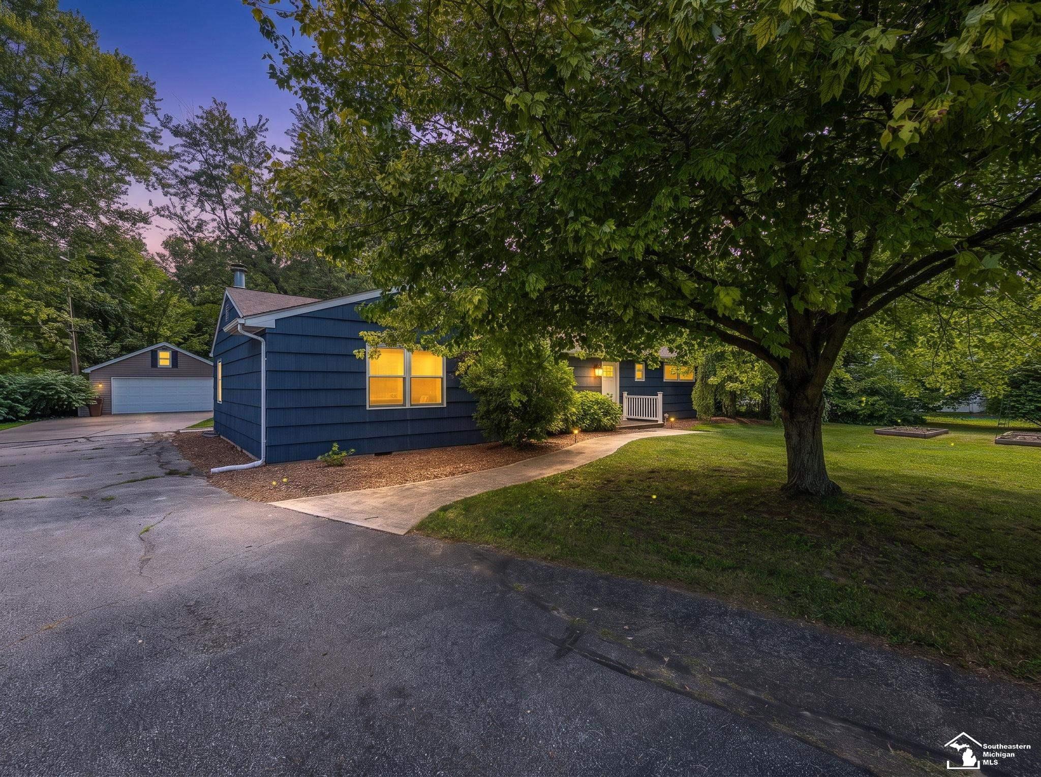 2nd image of 2621 Bluebush Rd, Monroe, MI 48162 | MLS# 50219327