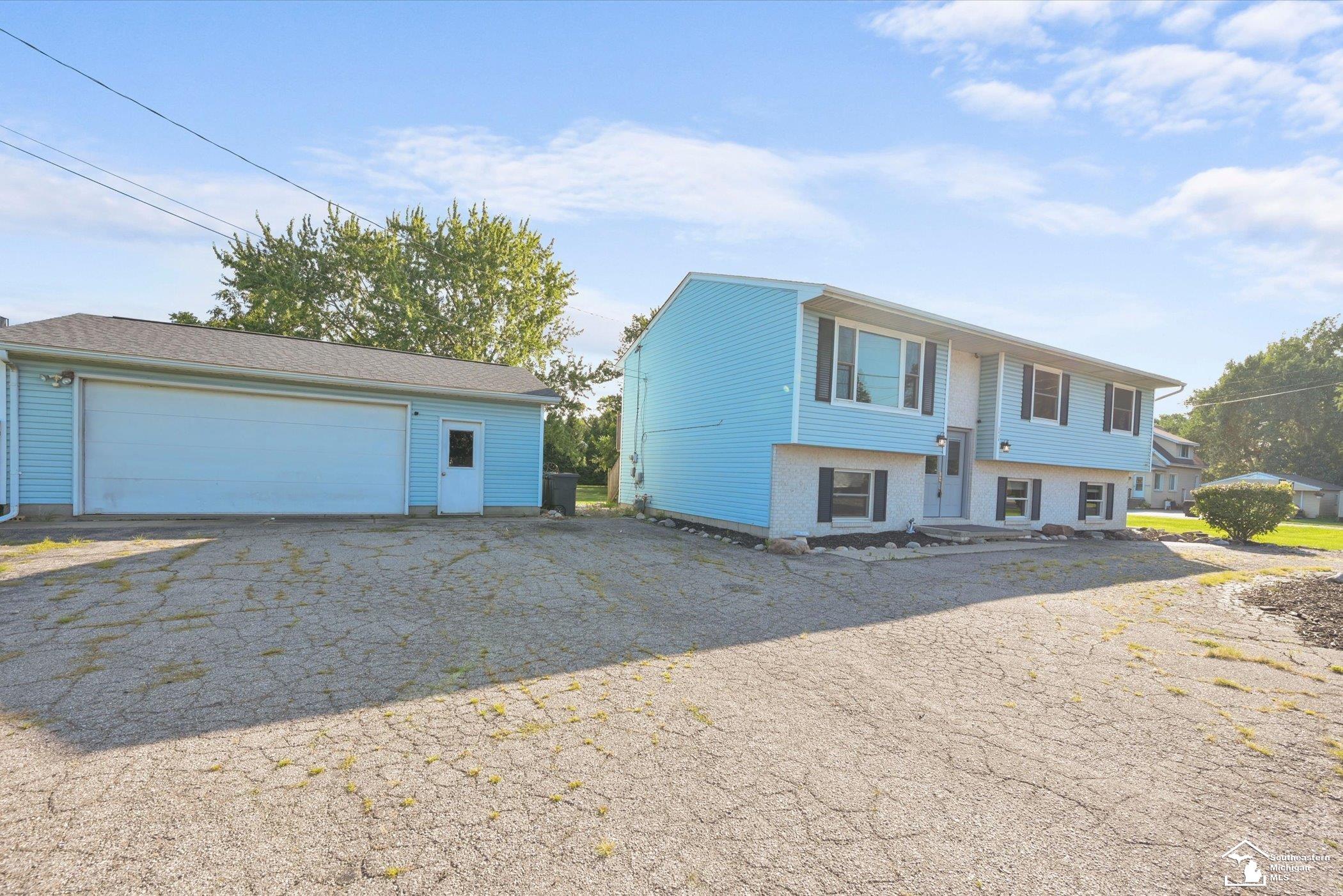 2nd image of 5405 Plum Creek Dr, Monroe Charter Township Monroe, MI 48161 | MLS# 57050219345