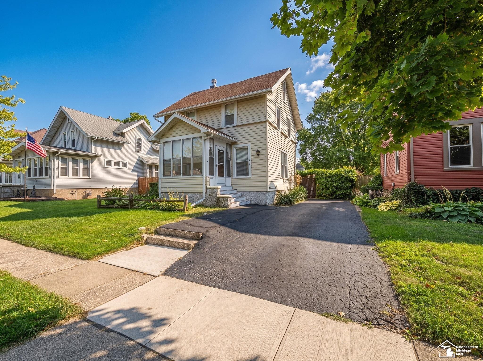 1st image of 124 Arbor Ave, Monroe, MI 48162 | MLS# 50219355