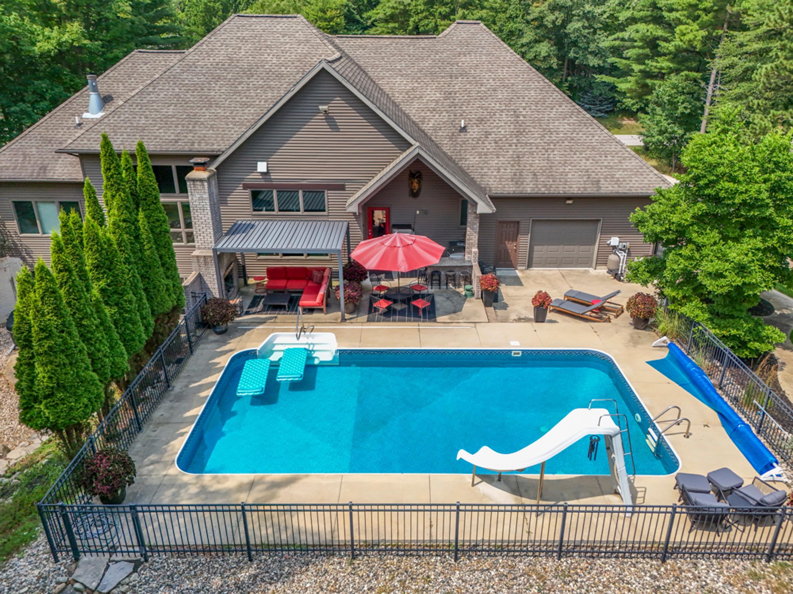 2nd image of 2172 N Rolling Ridge Dr, Midland, MI 48642 | MLS# 50219403