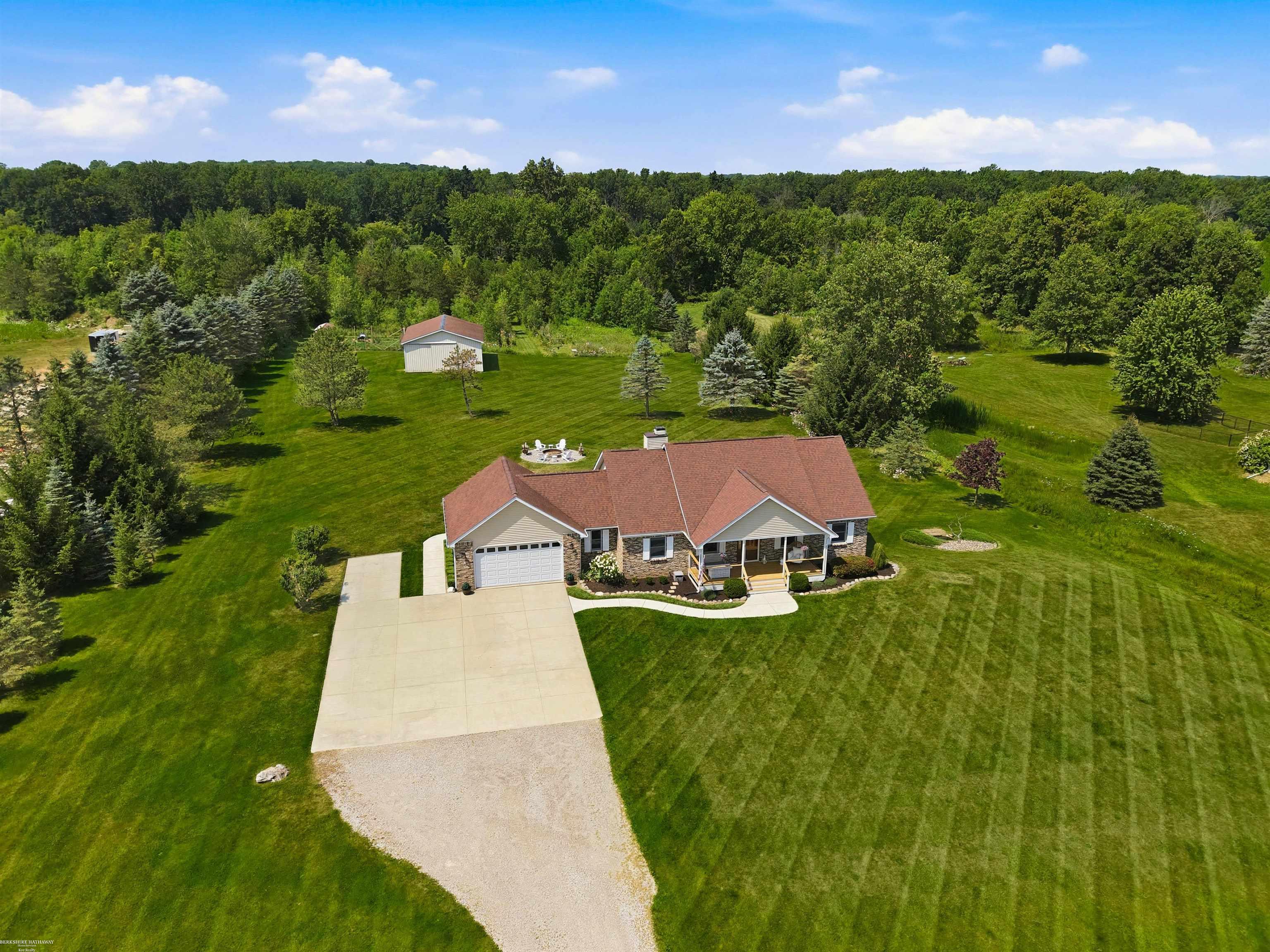 3156 Howland Road photo 2