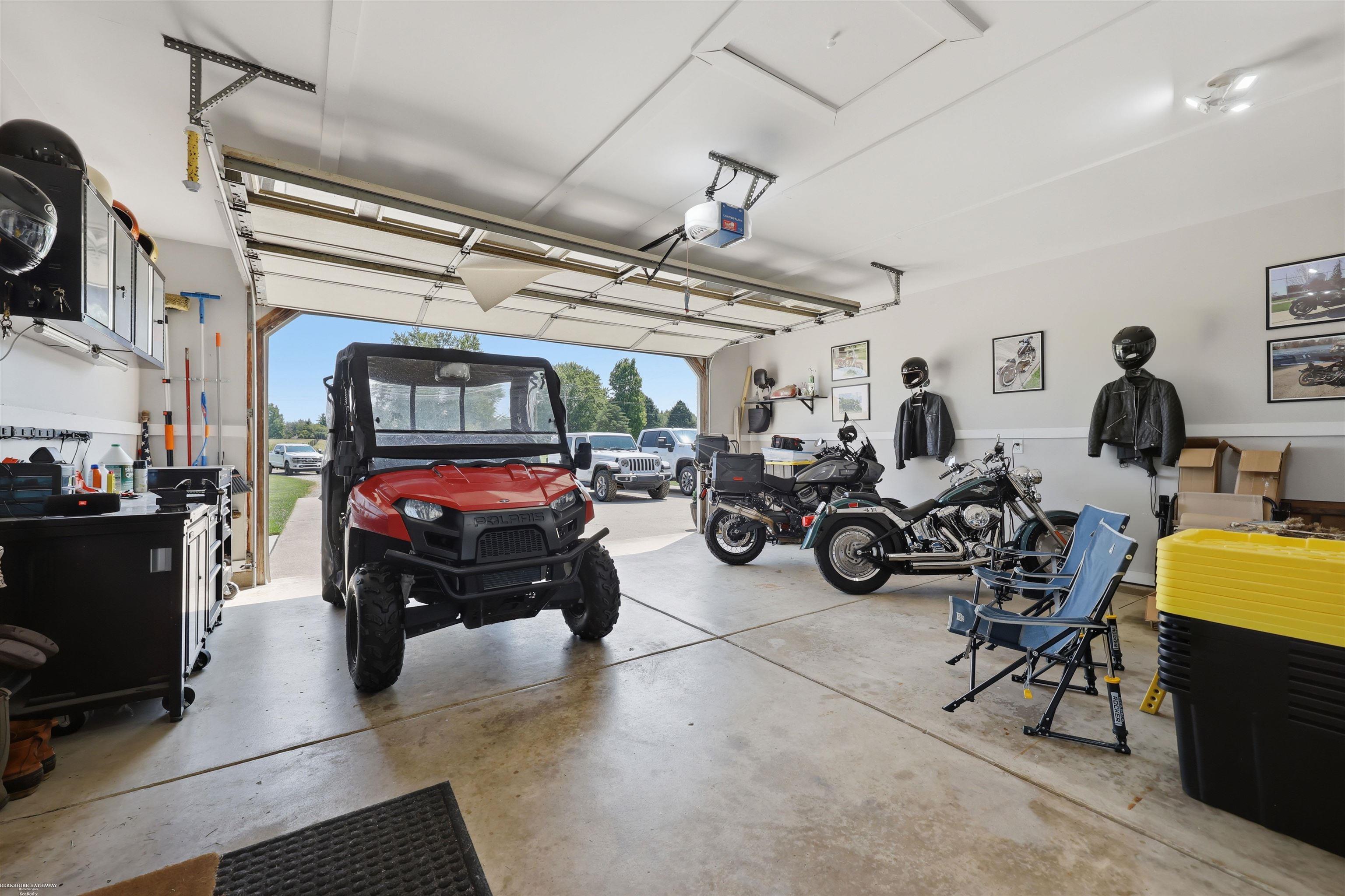 3156 Howland Road photo 8