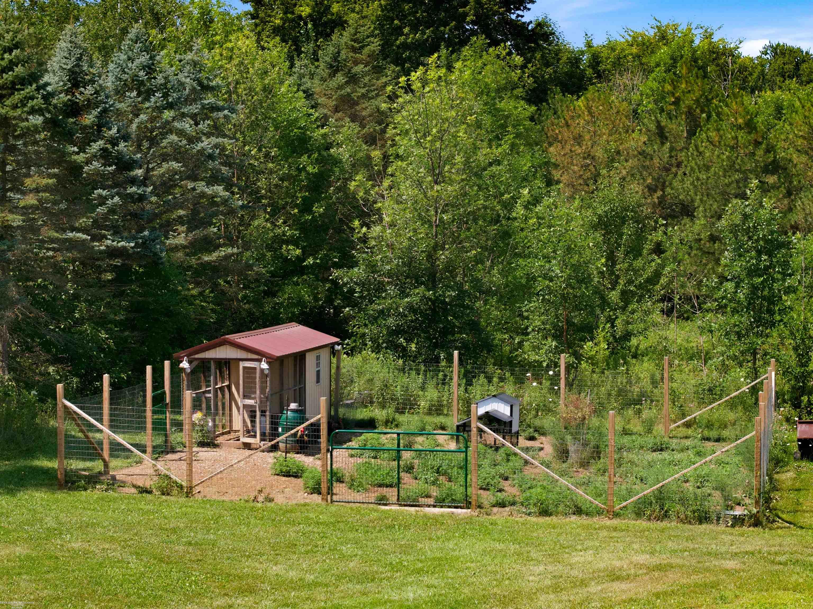 3156 Howland Road photo 9