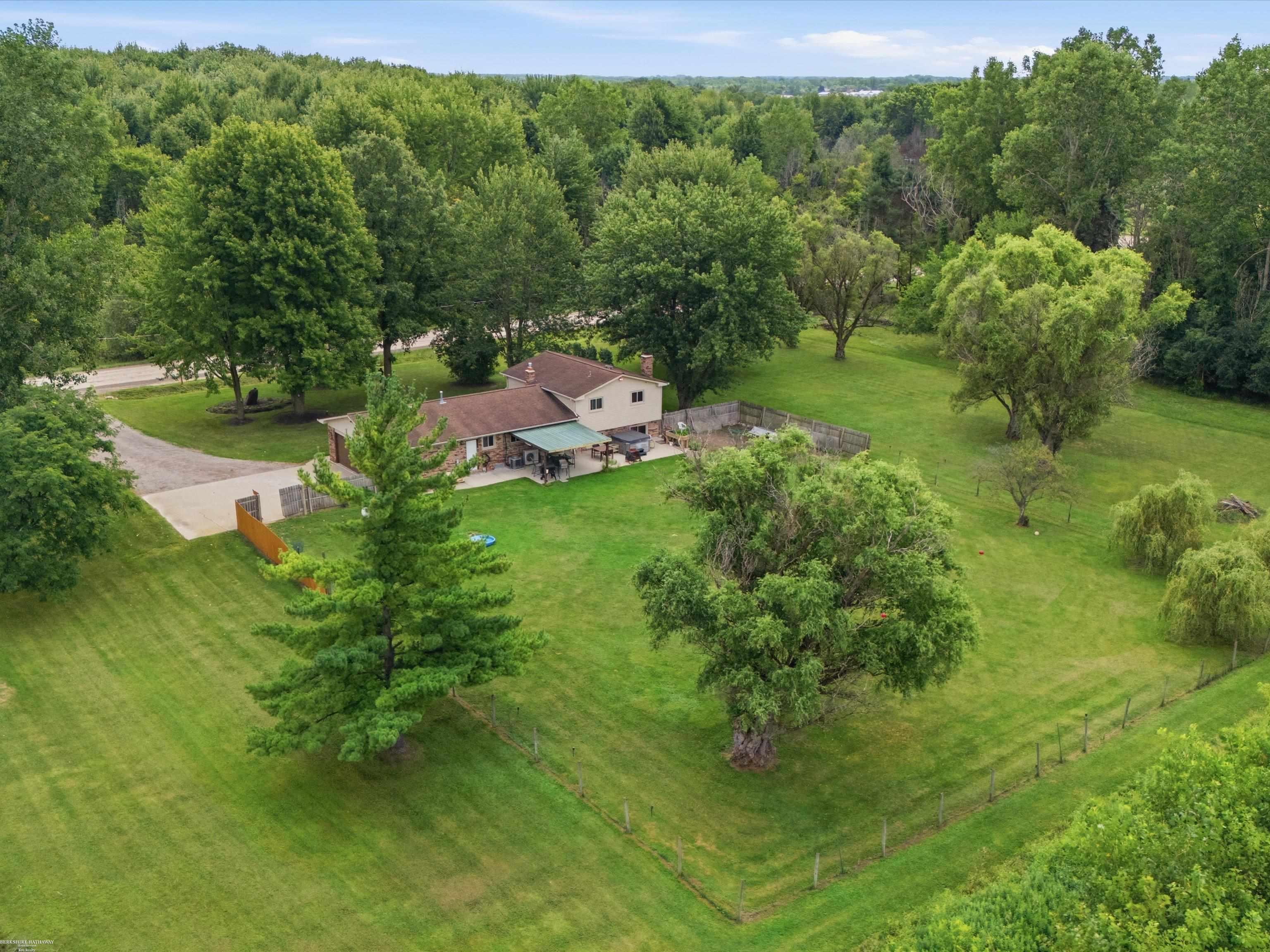 Photo 4 of Single family home for sale at 61111 Ray Center Rd, Ray Township Macomb, MI 48096 | MLS# 58050219412 | Listing updated on 2026-09-13
