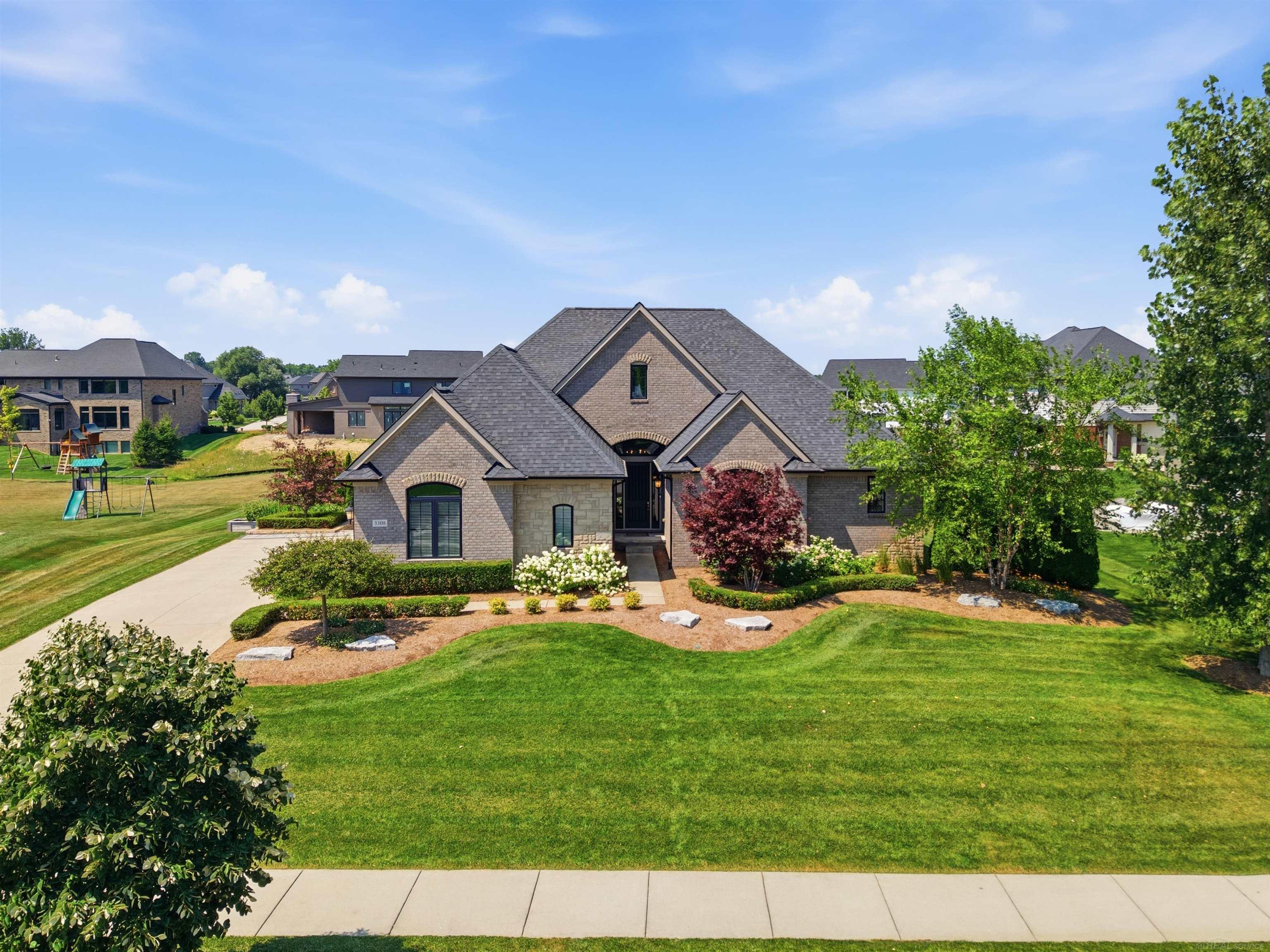 2nd image of 3308 Grantham Ct, Oakland, MI 48363 | MLS# 50219449