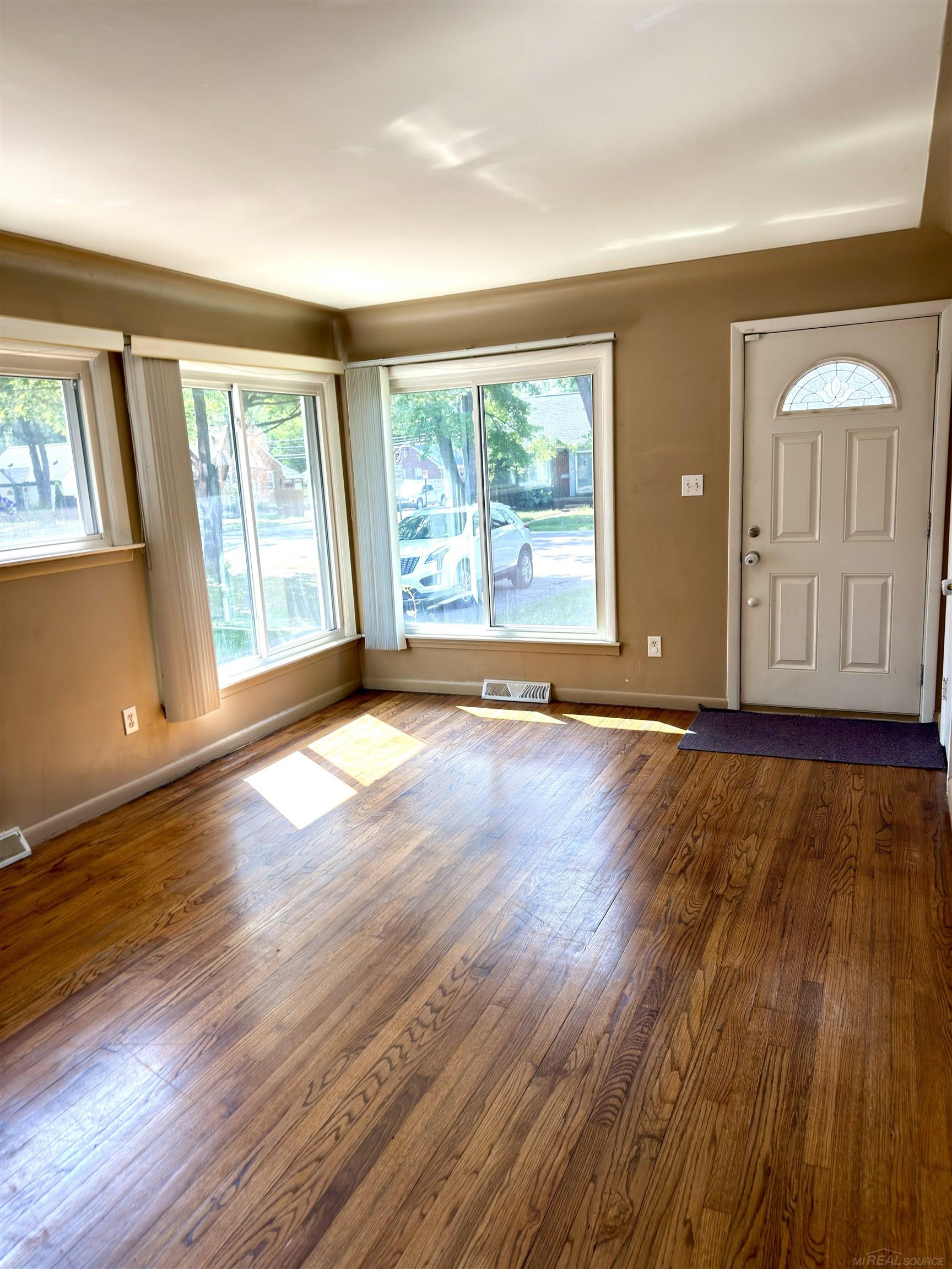 Photo 3 of Single family home for sale at 994 Voorheis Road St, Waterford Charter Township Oakland, MI 48328 | MLS# 58050219478 | Listing updated on 2026-09-21