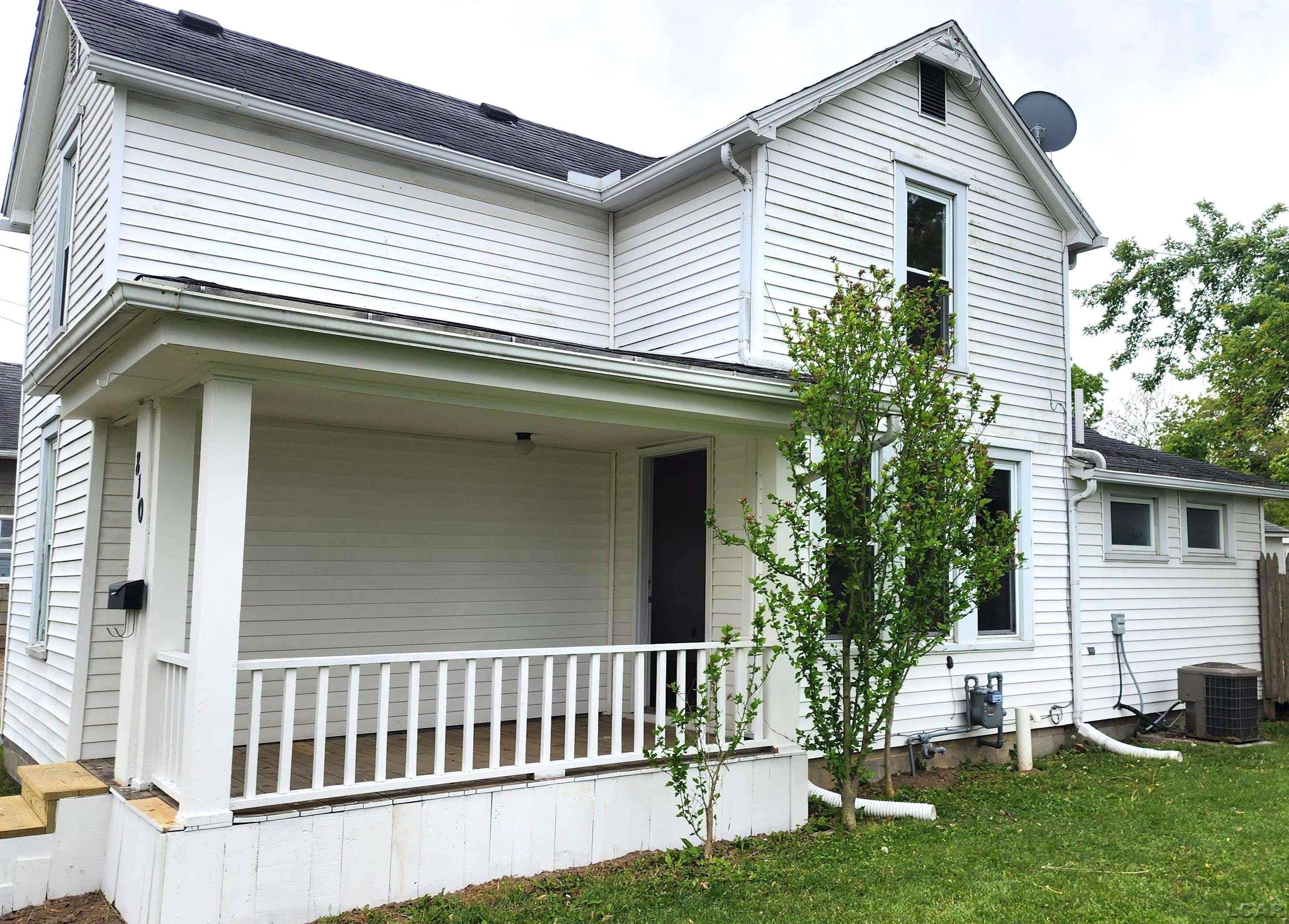 Photo 3 of Single family home for sale at 810 Division St, Adrian City Lenawee, MI 49221 | MLS# 56050219518 | Listing updated on 2026-10-06