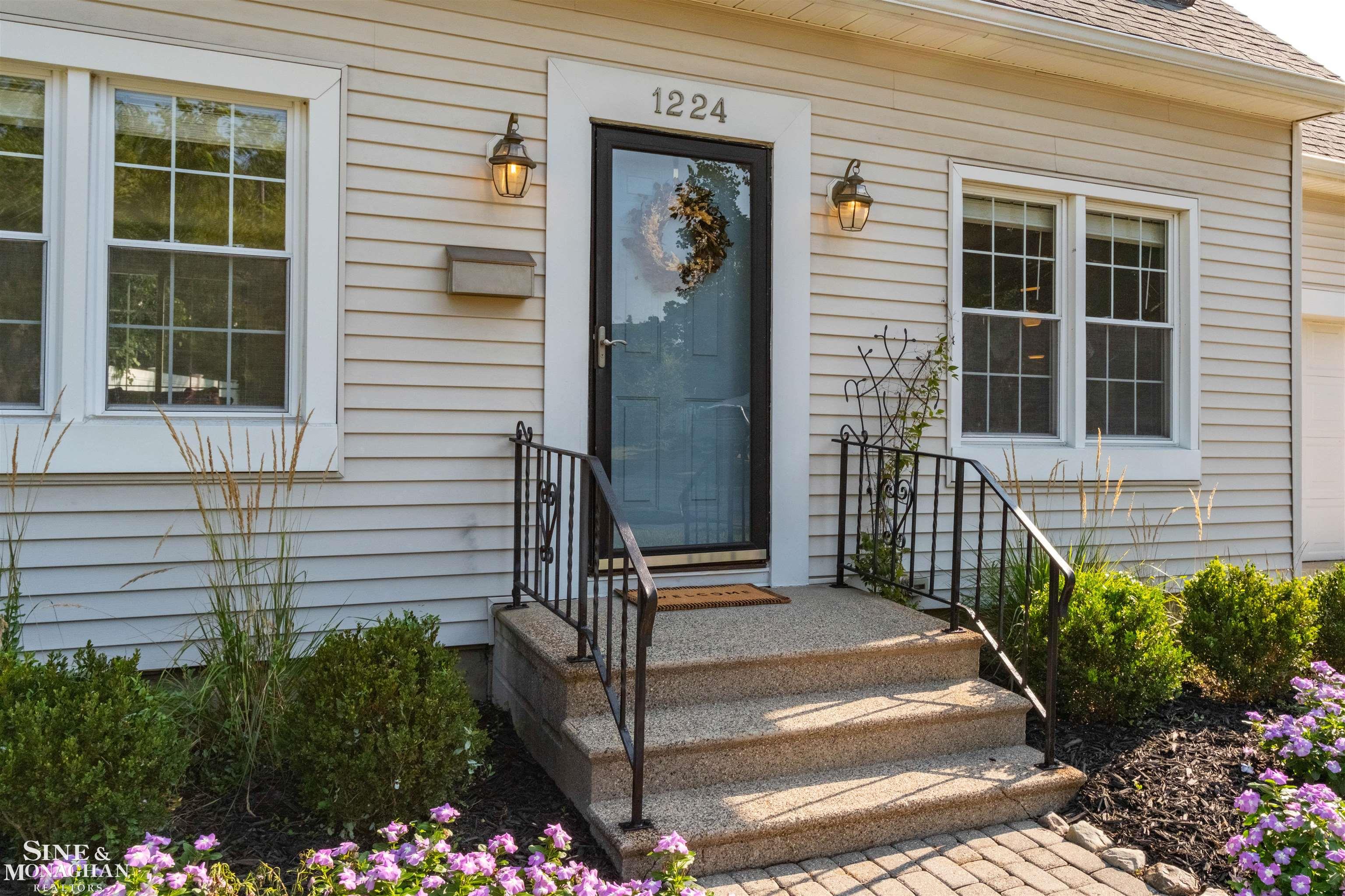1224 Mayfield Drive, Royal Oak — image 2