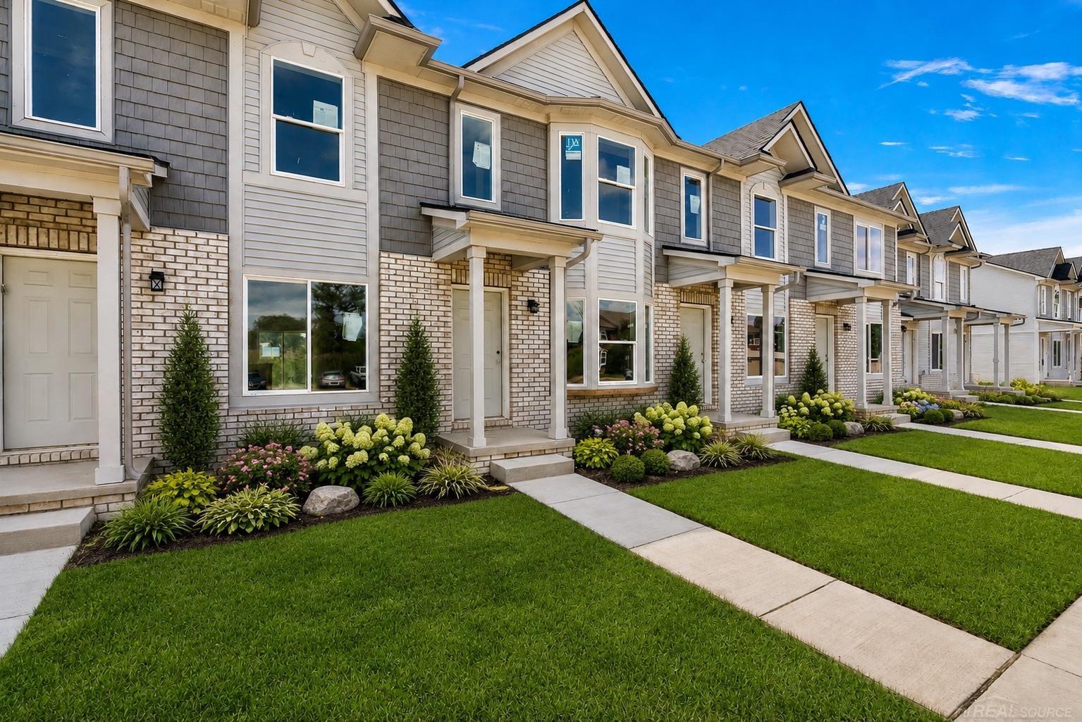 3rd image of 35300 Brittany Dr #Unit 120 Building 14, New Baltimore, MI 48047 | MLS# 50219594