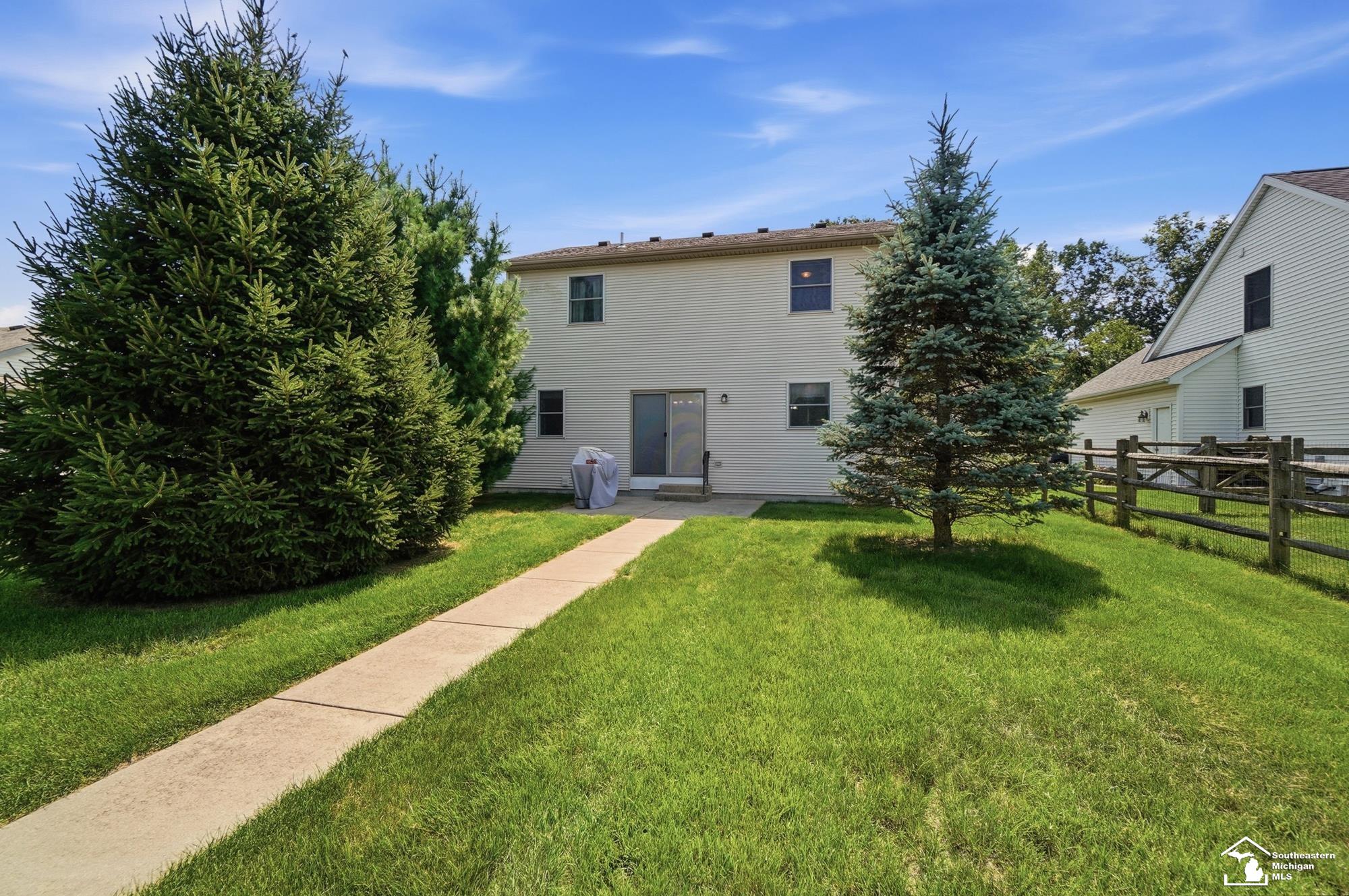 2nd image of 2572 Chapel Creek Dr, Lambertville, MI 48144 | MLS# 50219618