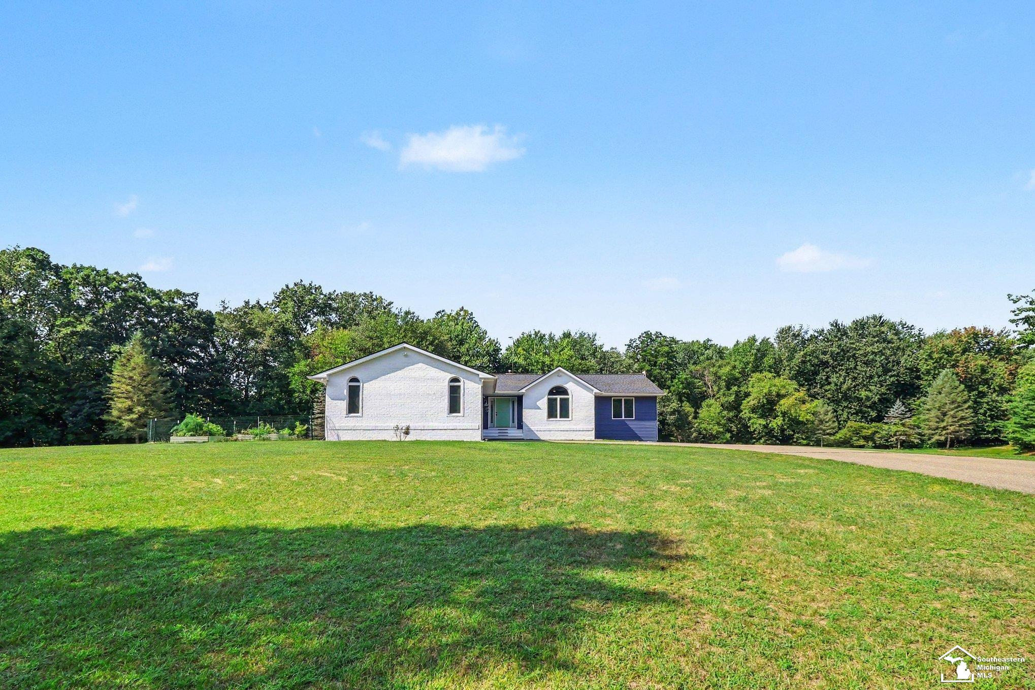 2nd image of 11458 Heidi Jane Ln, Fowlerville, MI 48836 | MLS# 50219633