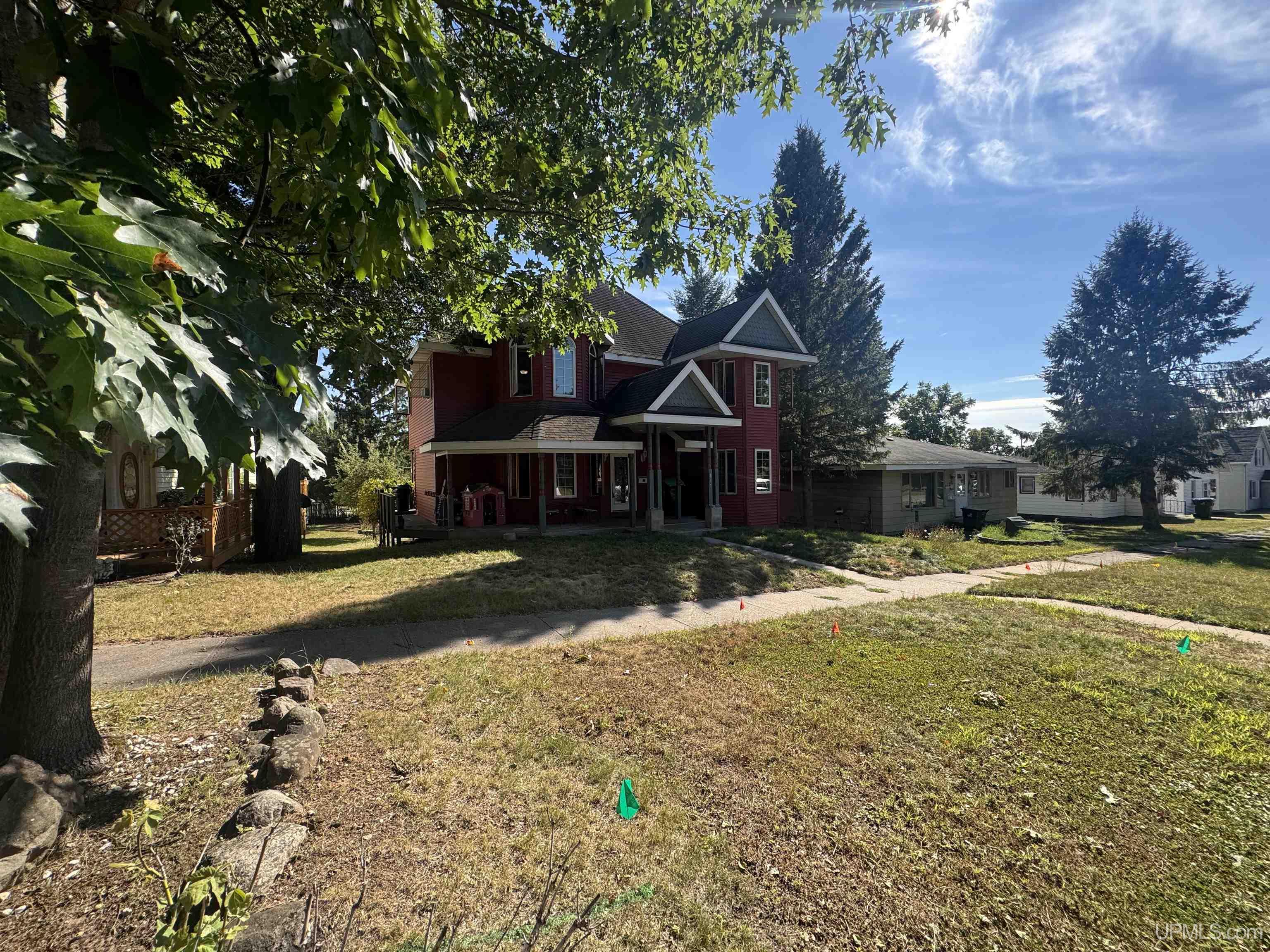 3rd image of 817 E B St, Iron Mountain, MI 49801 | MLS# 50219653