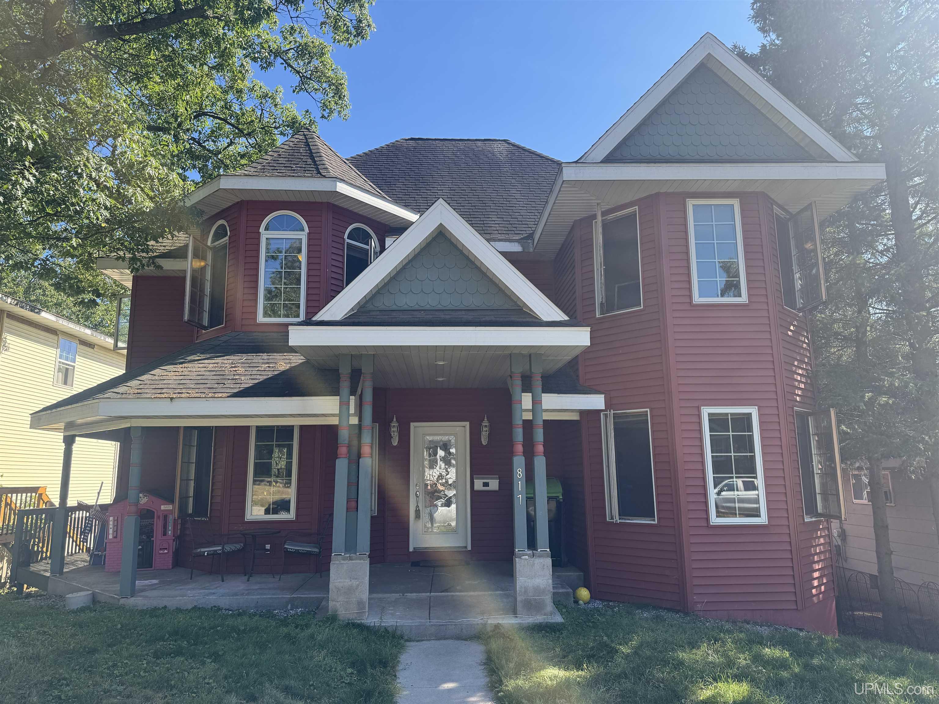 4th image of 817 E B St, Iron Mountain, MI 49801 | MLS# 50219653