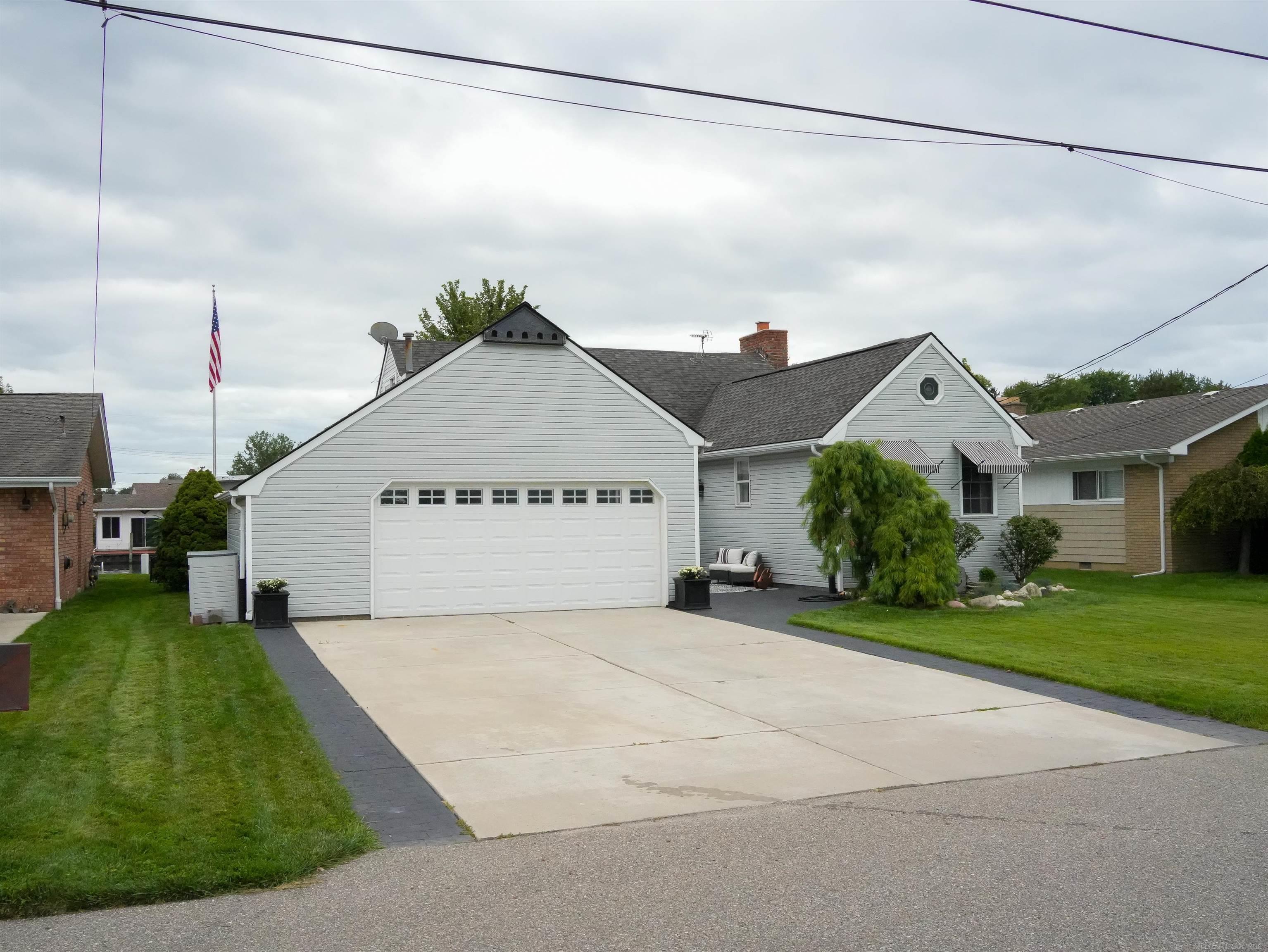 5th image of 139 Channelsyde Rd, Algonac, MI 48001 | MLS# 50219674