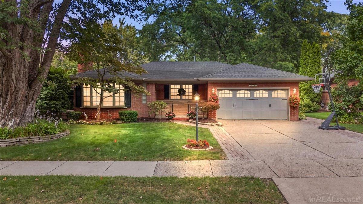 3rd image of 20141 W Ballantyne Ct, Grosse Pointe Woods City Wayne, MI 48236 | MLS# 58050219720