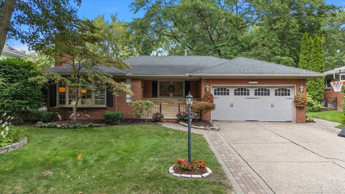 4th image of 20141 W Ballantyne Ct, Grosse Pointe Woods City Wayne, MI 48236 | MLS# 58050219720