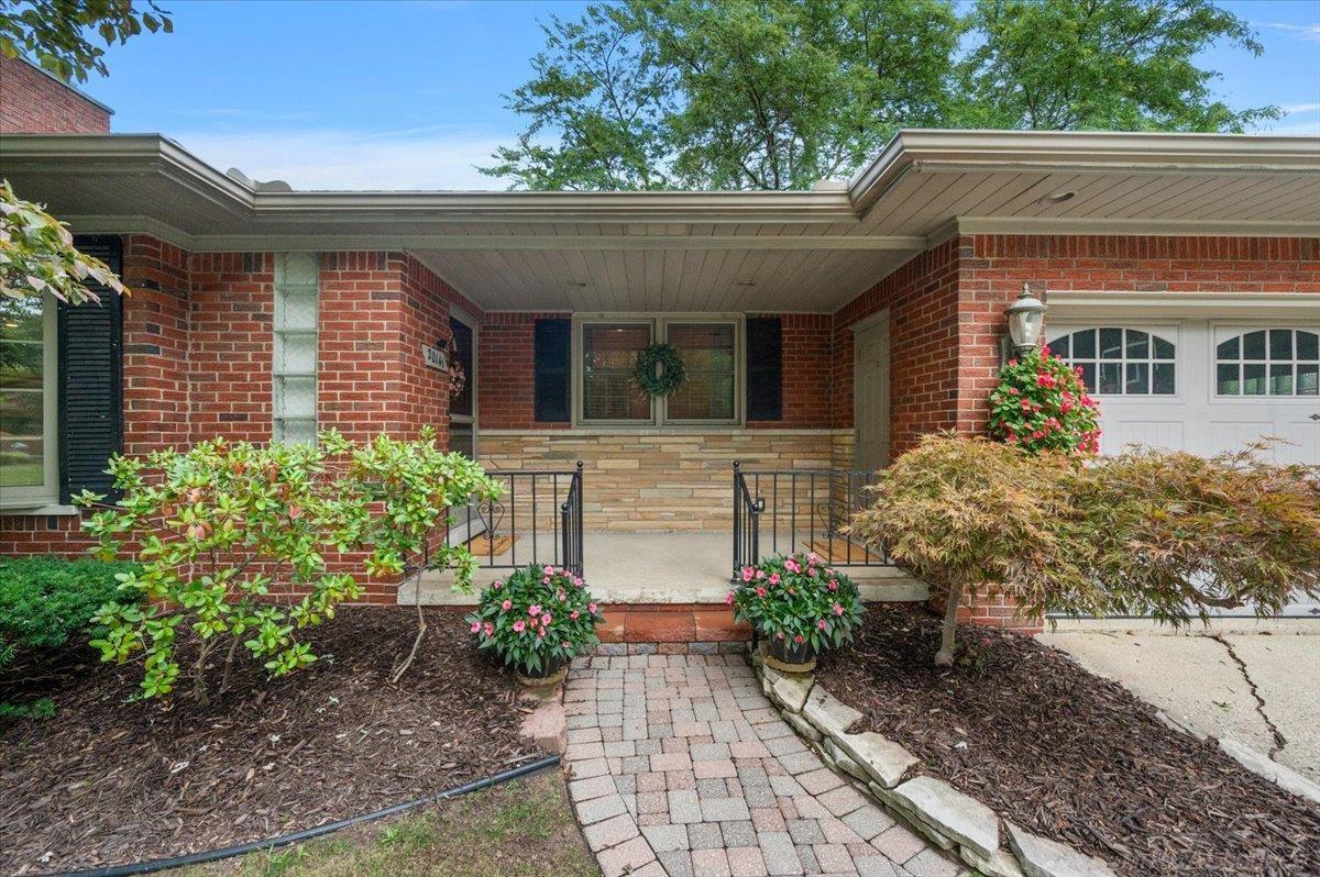 5th image of 20141 W Ballantyne Ct, Grosse Pointe Woods City Wayne, MI 48236 | MLS# 58050219720