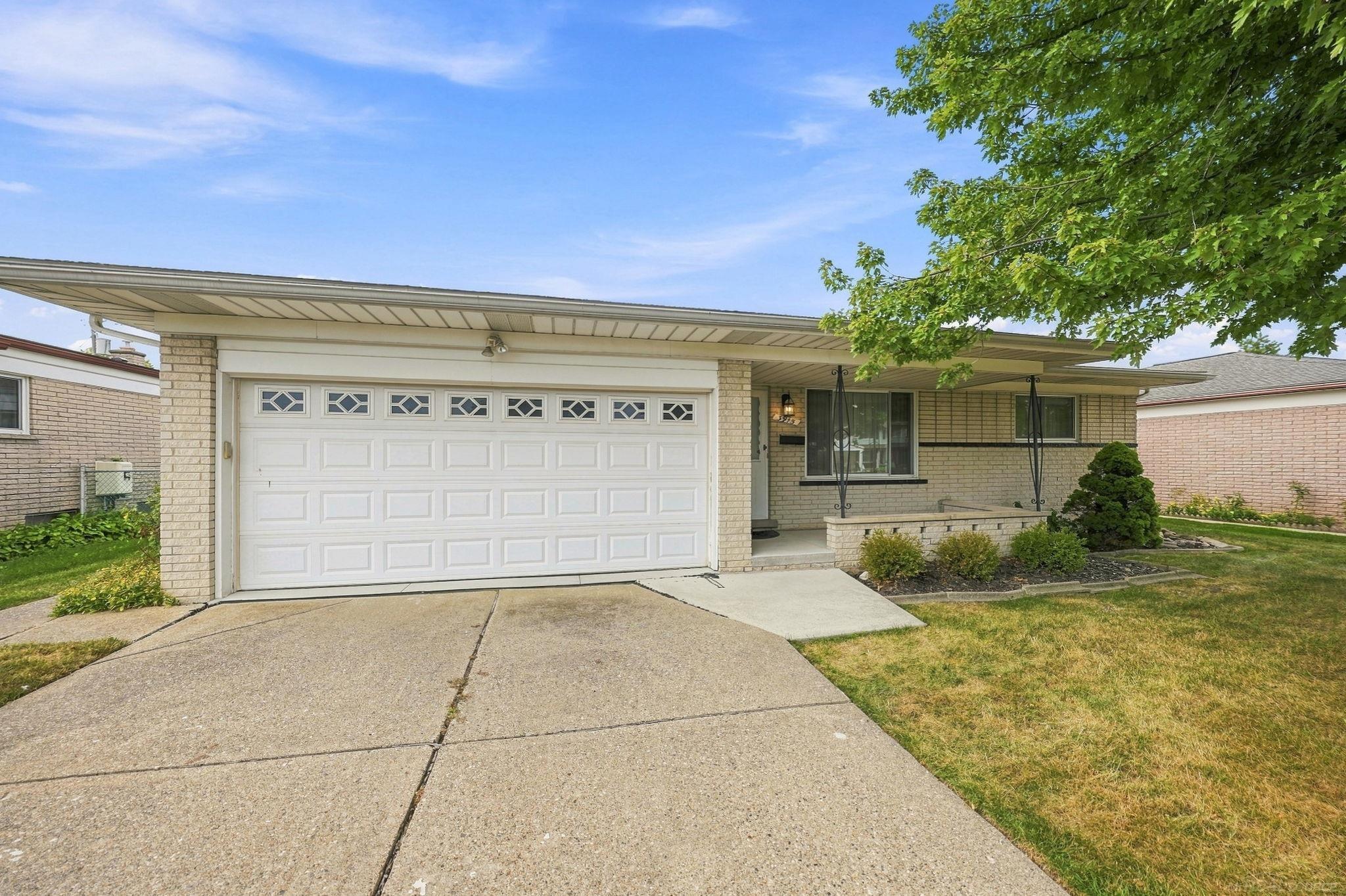 1st image of 3915 Nowak Dr, Sterling Heights, MI 48310 | MLS# 50219737