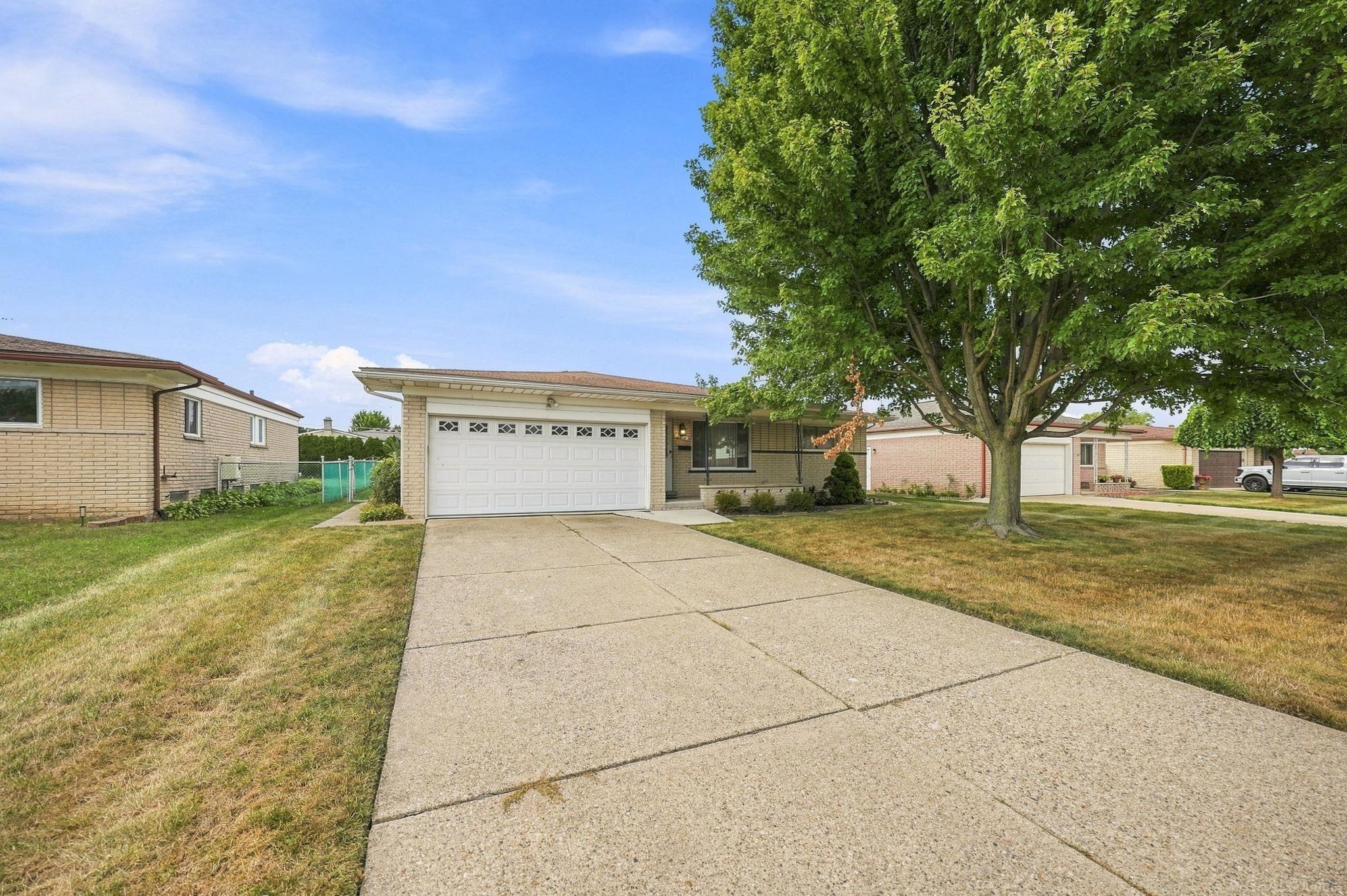 2nd image of 3915 Nowak Dr, Sterling Heights, MI 48310 | MLS# 50219737
