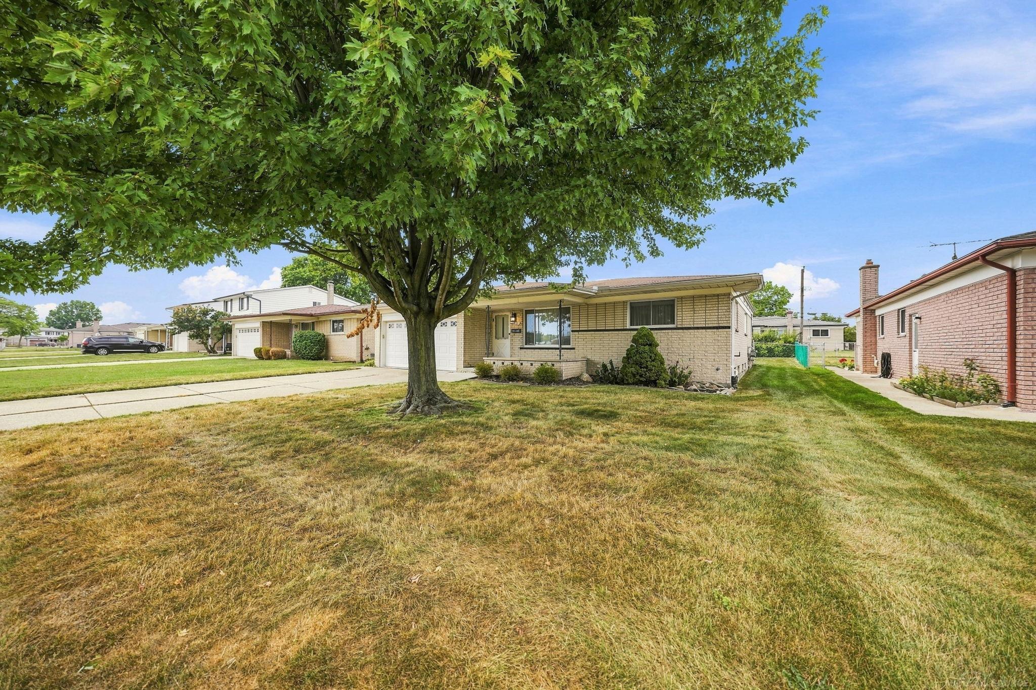 3rd image of 3915 Nowak Dr, Sterling Heights, MI 48310 | MLS# 50219737