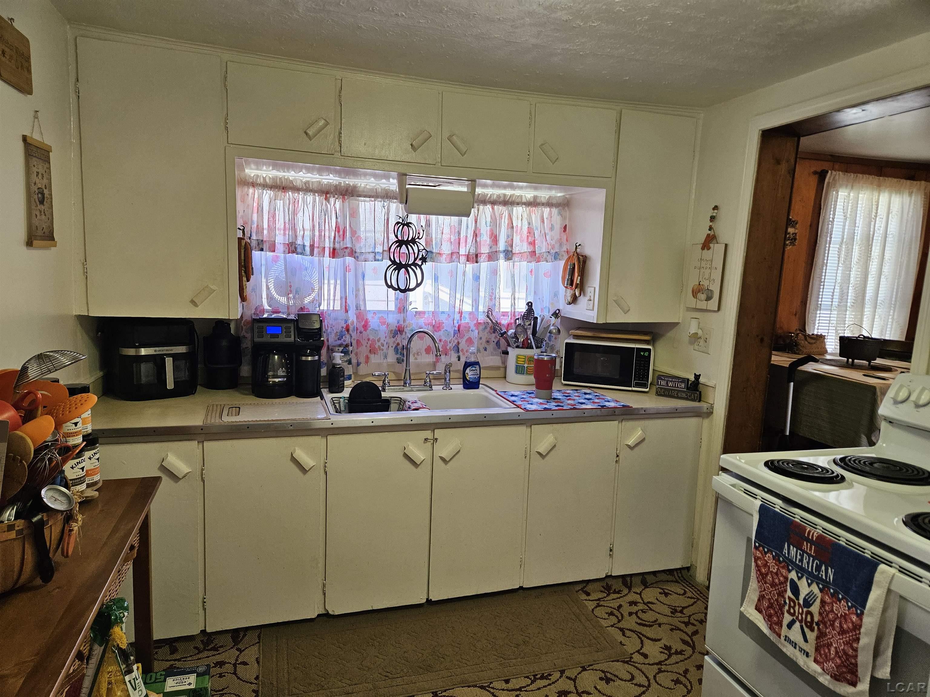 2nd image of 1116 Walker St, Jackson, MI 49202 | MLS# 50219770