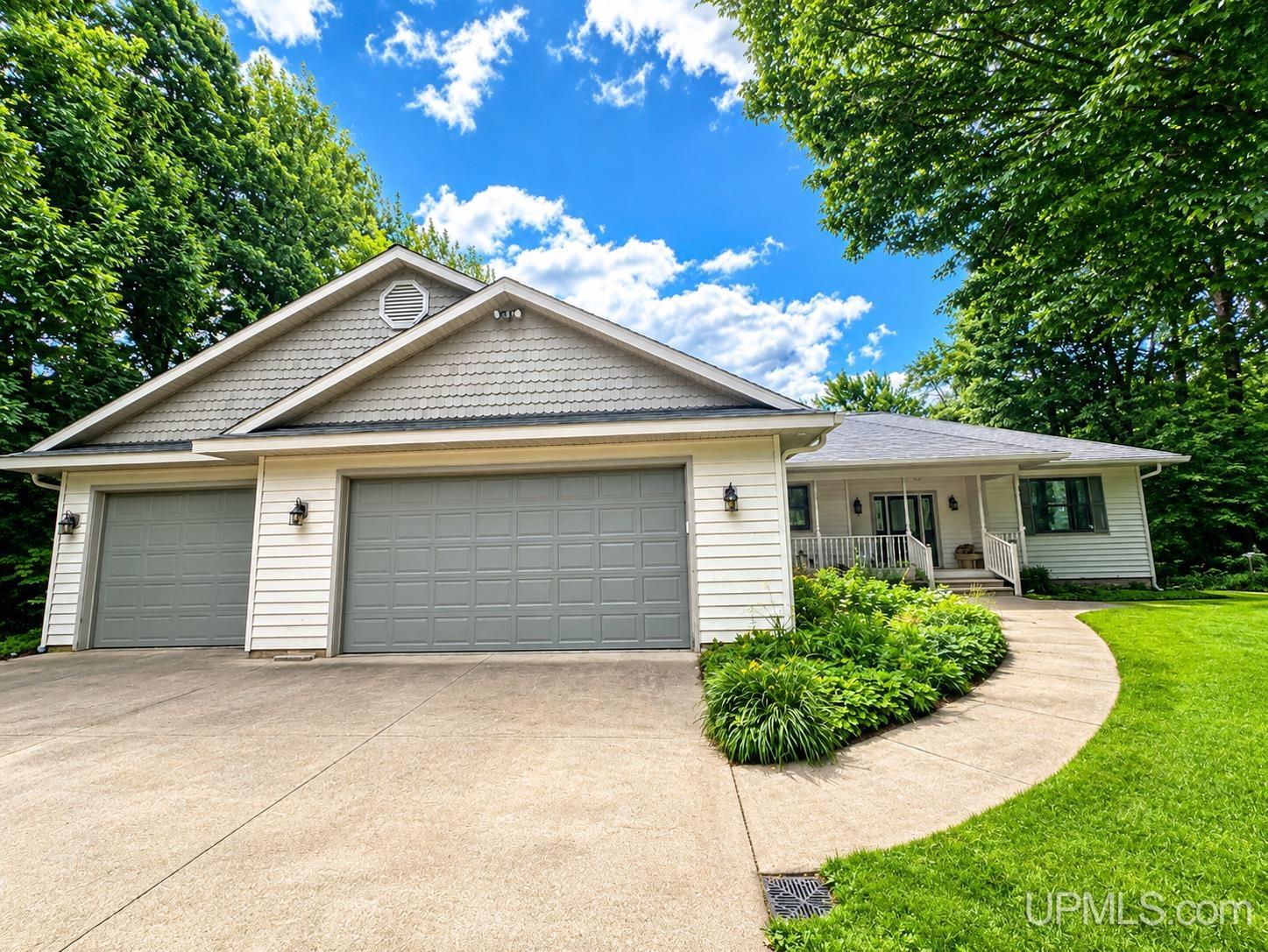 2nd image of 1075 Vistanna Dr, Marquette, MI 49855 | MLS# 50219806