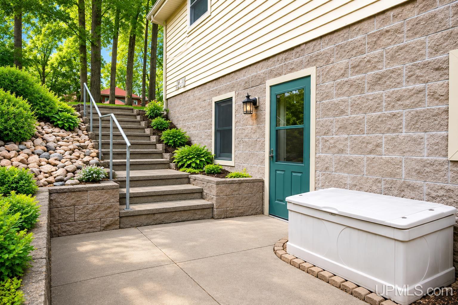 3rd image of 1075 Vistanna Dr, Marquette, MI 49855 | MLS# 50219806